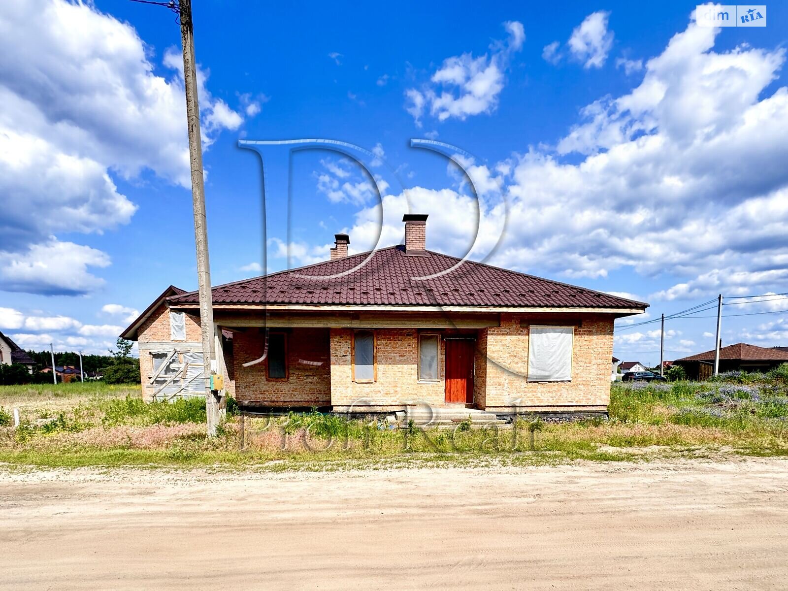 одноэтажный дом с гаражом, 150 кв. м, кирпич. Продажа в Лютиже фото 1 одноэтажный дом с гаражом, 150 кв. м, кирпич. Продажа в Лютиже фото 1