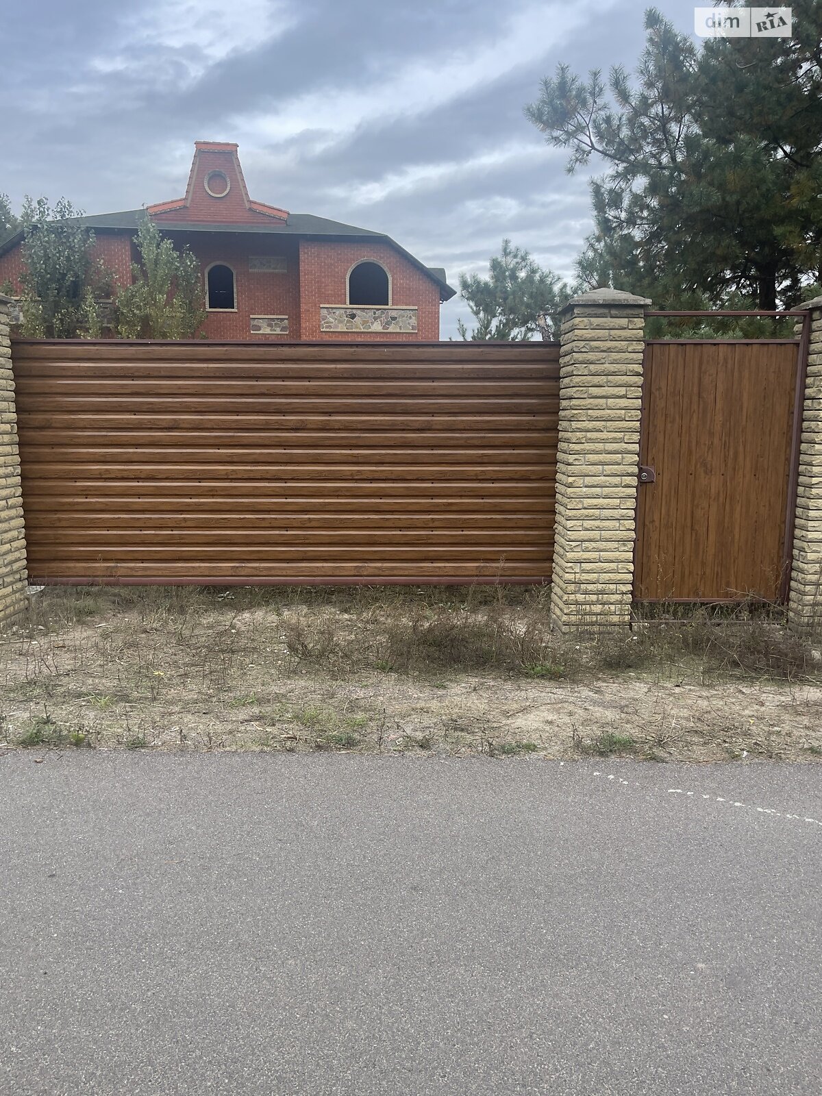 двоповерховий будинок з гаражем, 405 кв. м, цегла. Продаж у Лютіжі фото 1 двоповерховий будинок з гаражем, 405 кв. м, цегла. Продаж у Лютіжі фото 1
