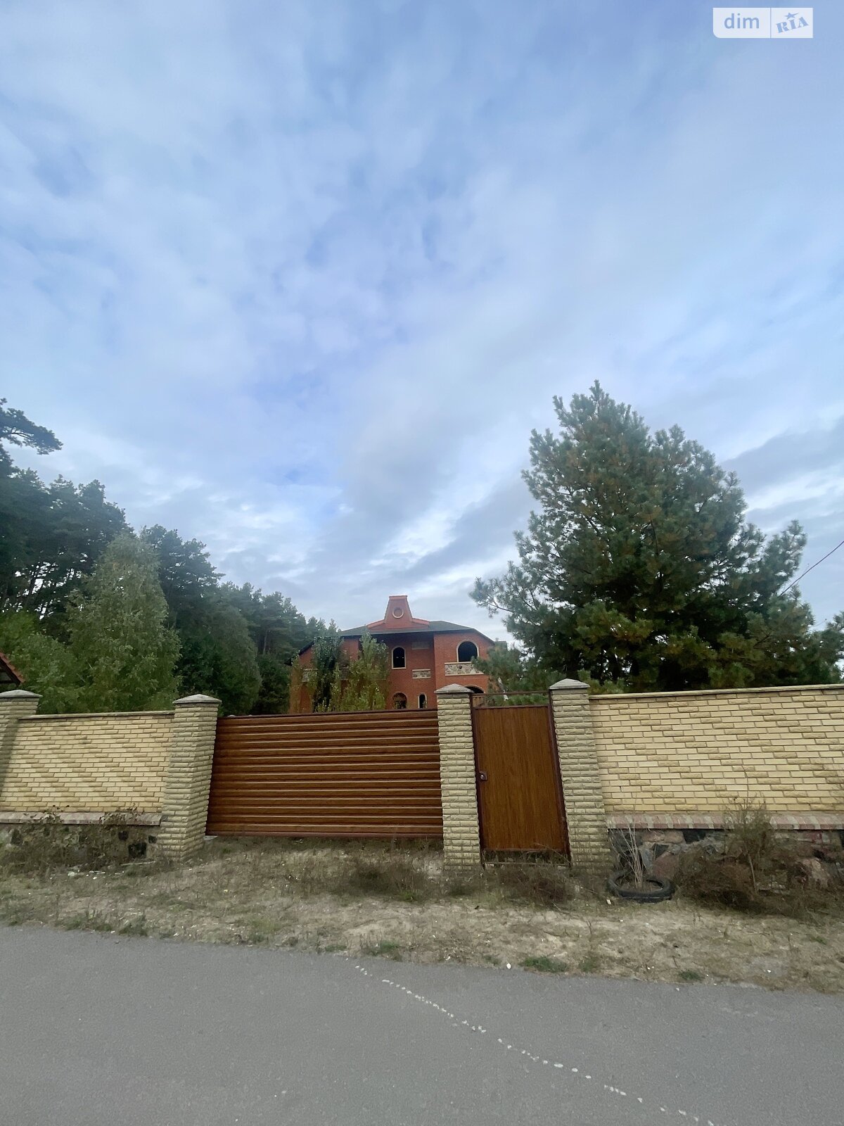 двоповерховий будинок з гаражем, 405 кв. м, цегла. Продаж у Лютіжі фото 1 двоповерховий будинок з гаражем, 405 кв. м, цегла. Продаж у Лютіжі фото 1