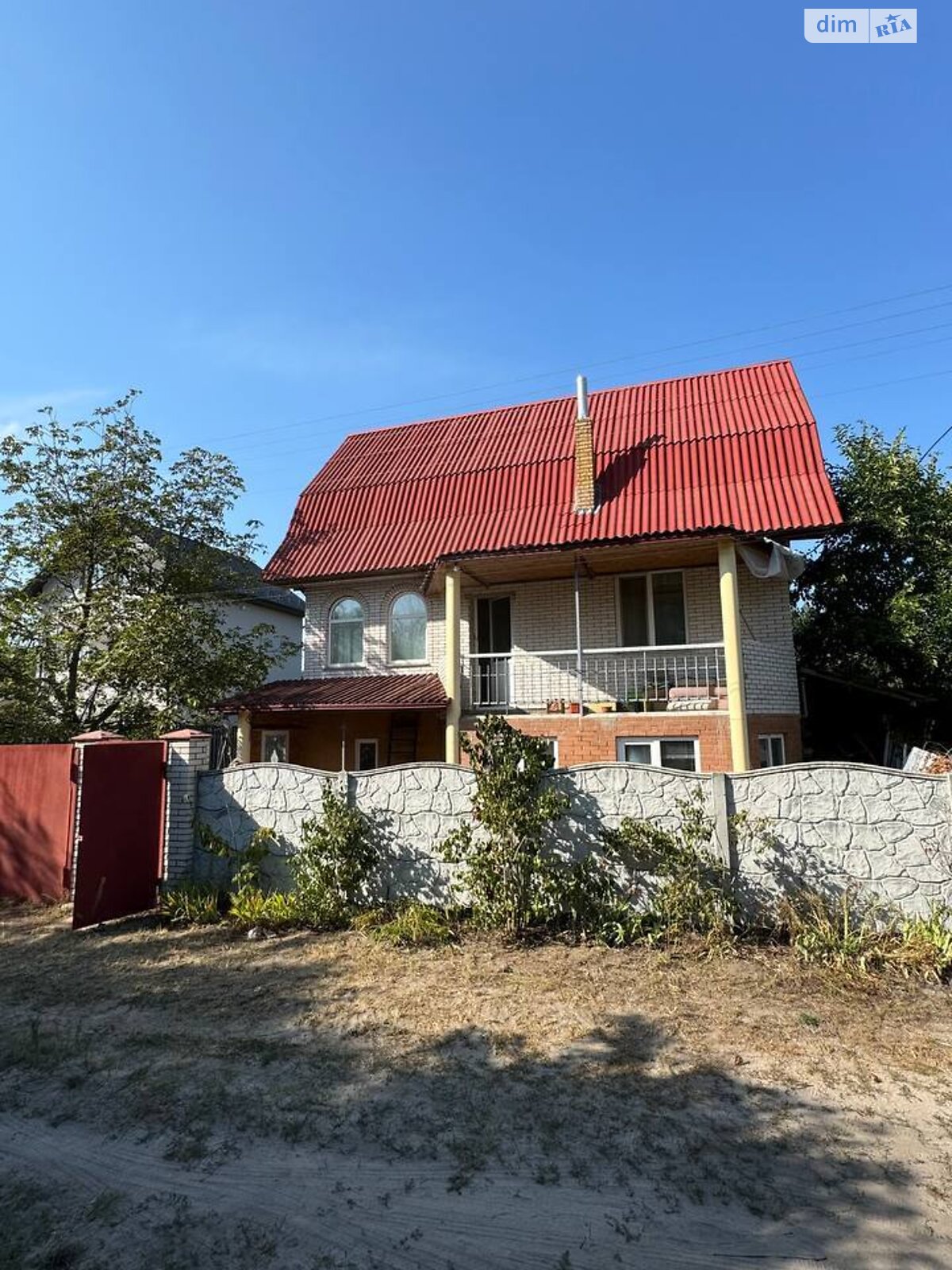трехэтажный дом с ремонтом, 150 кв. м, кирпич. Продажа в Лютиже фото 1 трехэтажный дом с ремонтом, 150 кв. м, кирпич. Продажа в Лютиже фото 1