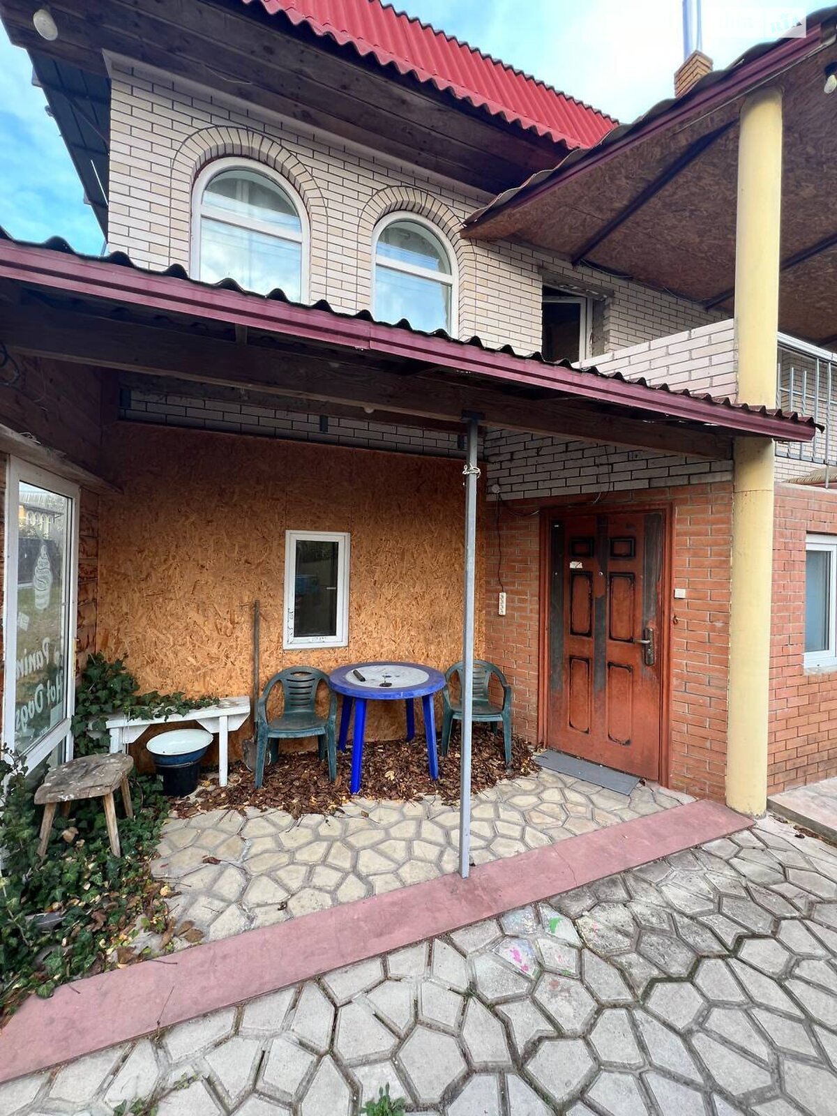 трехэтажный дом с ремонтом, 150 кв. м, кирпич. Продажа в Лютиже фото 1 трехэтажный дом с ремонтом, 150 кв. м, кирпич. Продажа в Лютиже фото 1