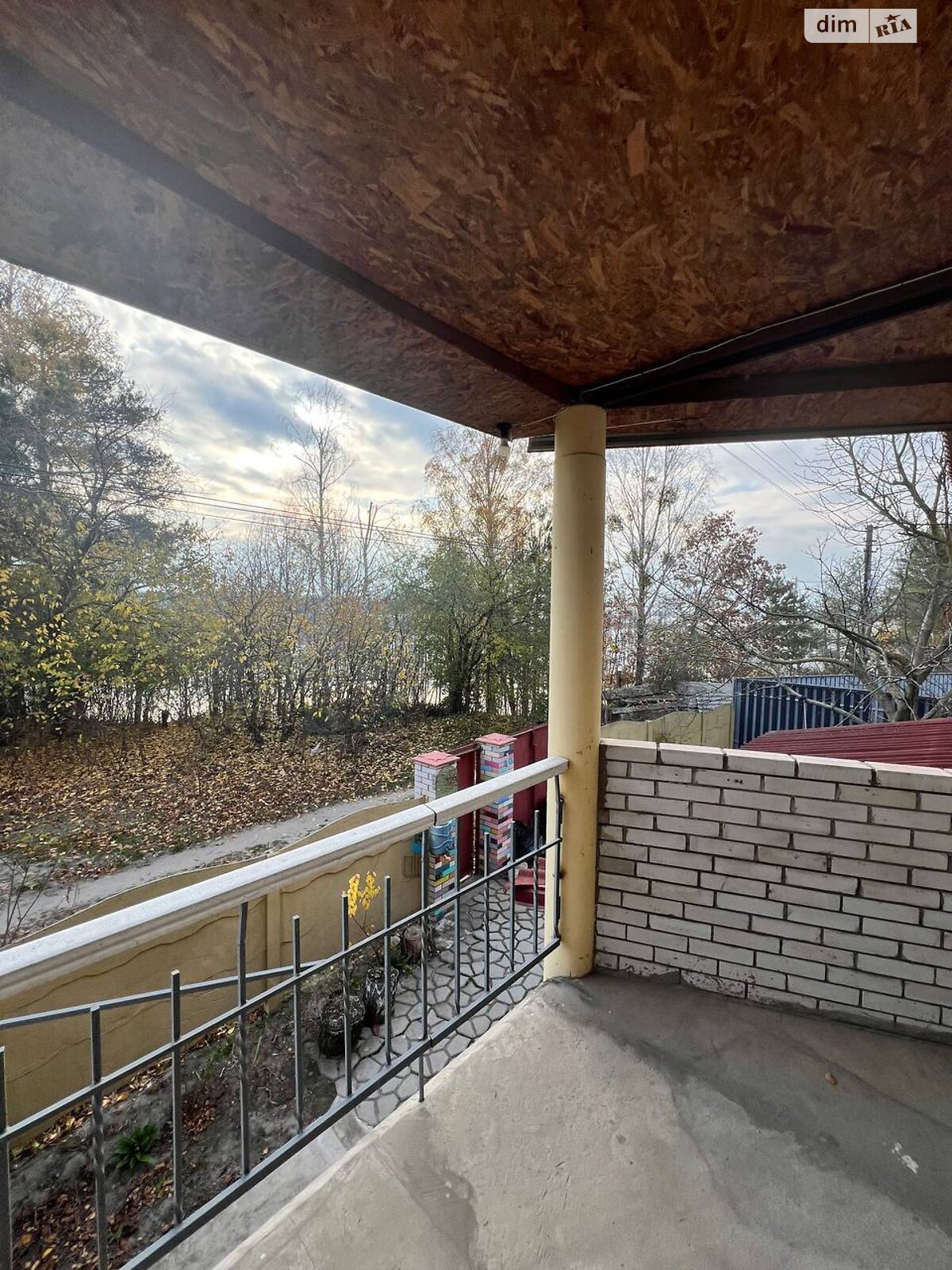 трехэтажный дом с ремонтом, 150 кв. м, кирпич. Продажа в Лютиже фото 1 трехэтажный дом с ремонтом, 150 кв. м, кирпич. Продажа в Лютиже фото 1