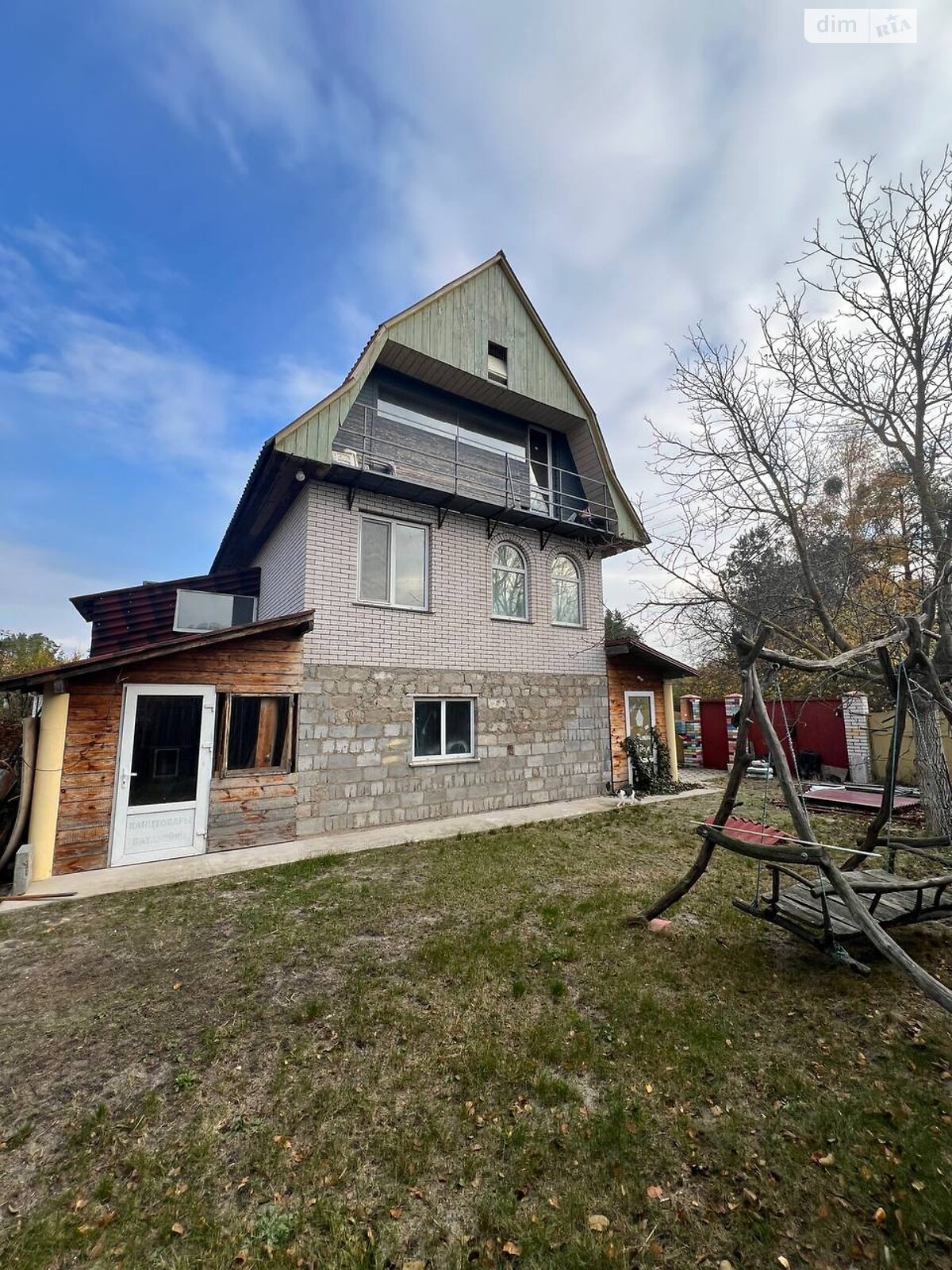 трехэтажный дом с ремонтом, 150 кв. м, кирпич. Продажа в Лютиже фото 1 трехэтажный дом с ремонтом, 150 кв. м, кирпич. Продажа в Лютиже фото 1