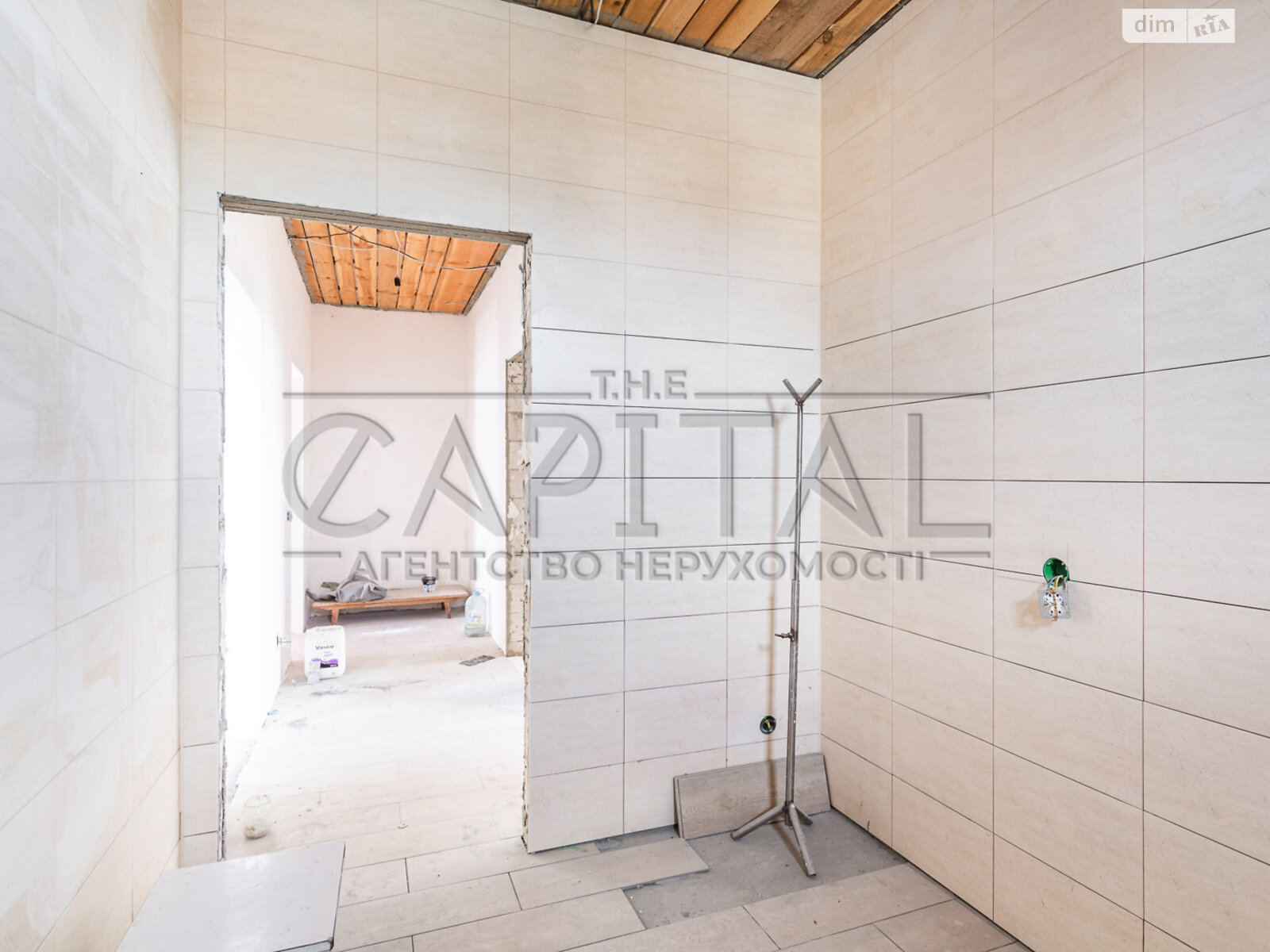 одноэтажный дом с гаражом, 350 кв. м, кирпич. Продажа в Лютиже фото 1 одноэтажный дом с гаражом, 350 кв. м, кирпич. Продажа в Лютиже фото 1