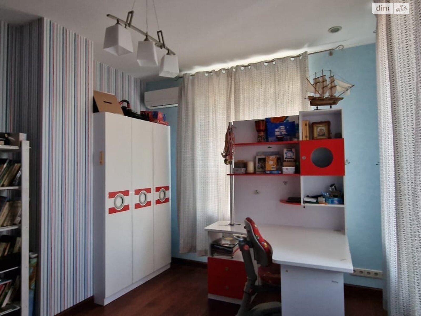 двоповерховий будинок з гаражем, 227.2 кв. м, цегла. Продаж у Лютіжі фото 1 двоповерховий будинок з гаражем, 227.2 кв. м, цегла. Продаж у Лютіжі фото 1