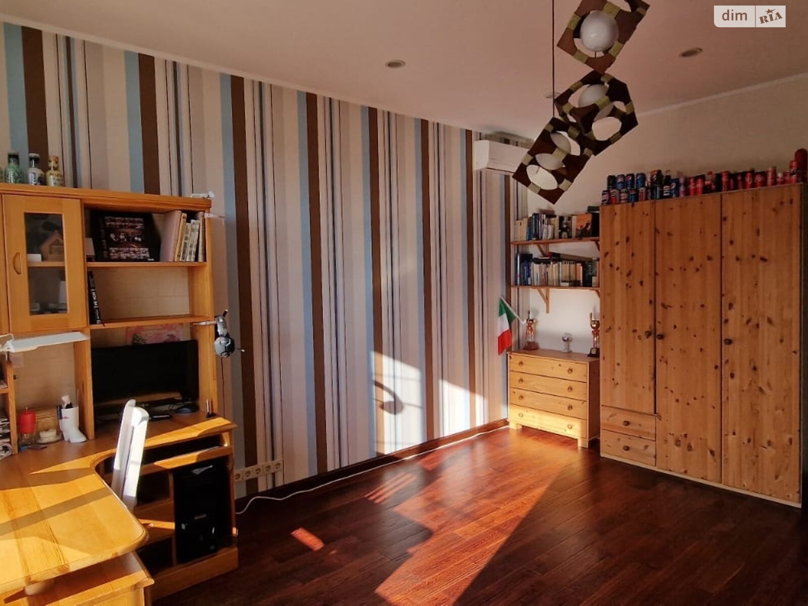 двоповерховий будинок з гаражем, 227.2 кв. м, цегла. Продаж у Лютіжі фото 1 двоповерховий будинок з гаражем, 227.2 кв. м, цегла. Продаж у Лютіжі фото 1