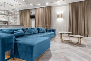 трехэтажный дом с балконом, 640 кв. м, кирпич. Продажа в Лютиже фото 2