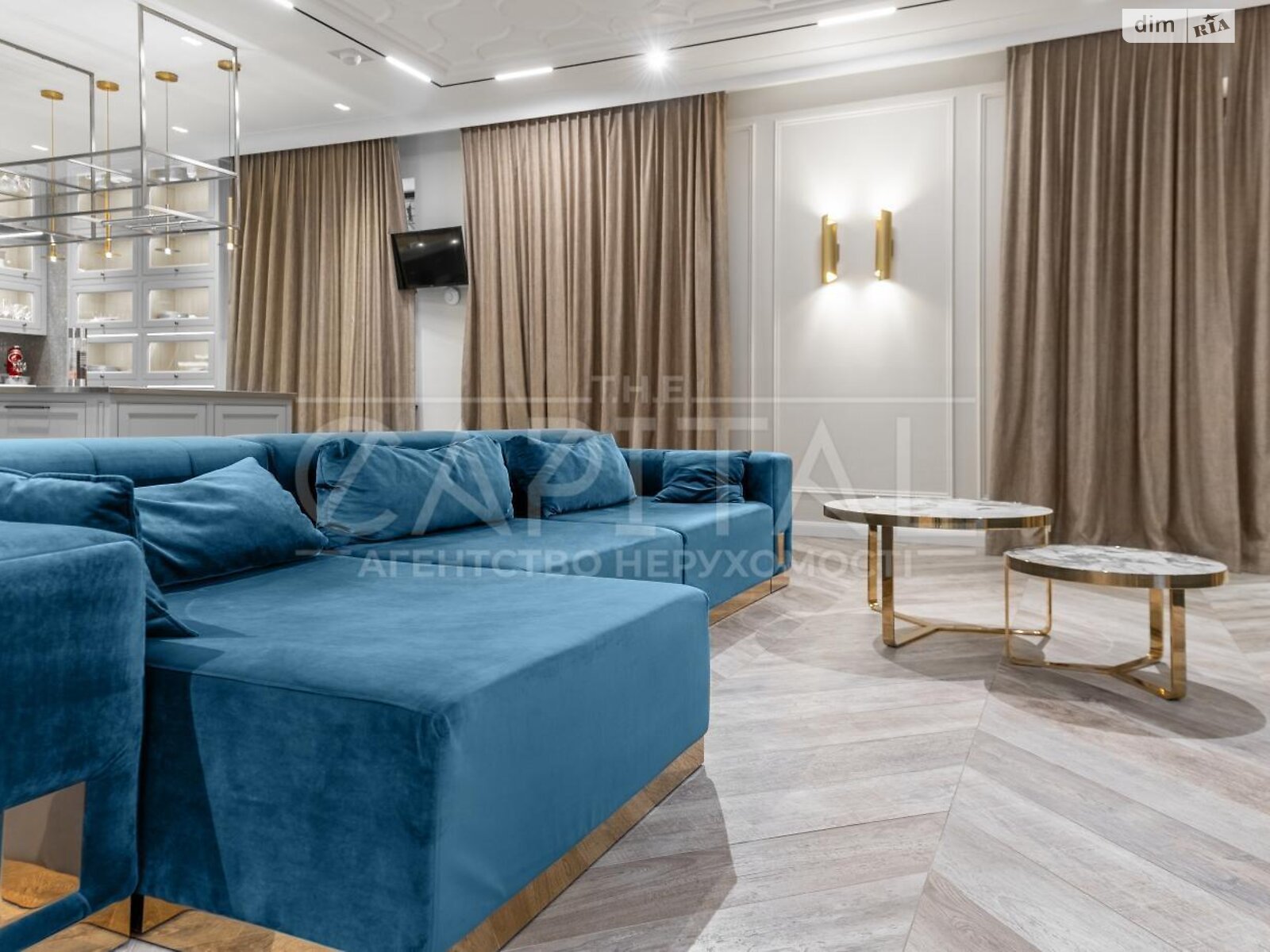 трехэтажный дом с балконом, 640 кв. м, кирпич. Продажа в Лютиже фото 1 трехэтажный дом с балконом, 640 кв. м, кирпич. Продажа в Лютиже фото 1