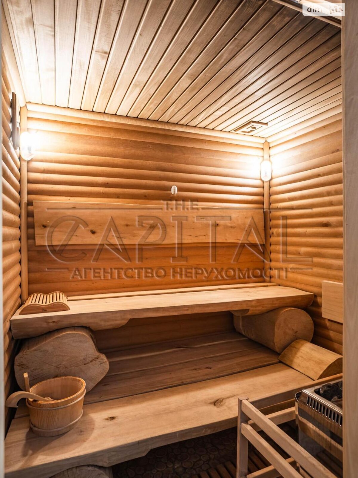 трехэтажный дом с балконом, 640 кв. м, кирпич. Продажа в Лютиже фото 1 трехэтажный дом с балконом, 640 кв. м, кирпич. Продажа в Лютиже фото 1