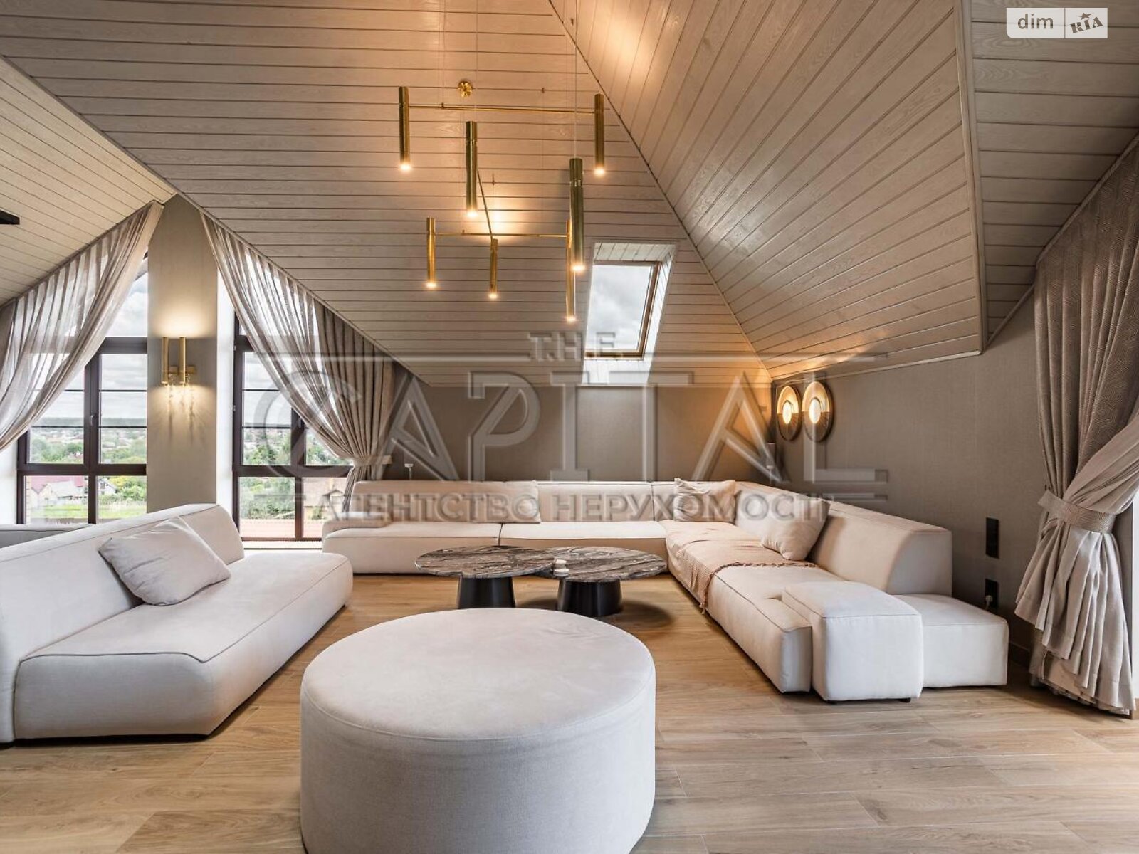 трехэтажный дом с балконом, 636.4 кв. м, кирпич. Продажа в Лютиже фото 1