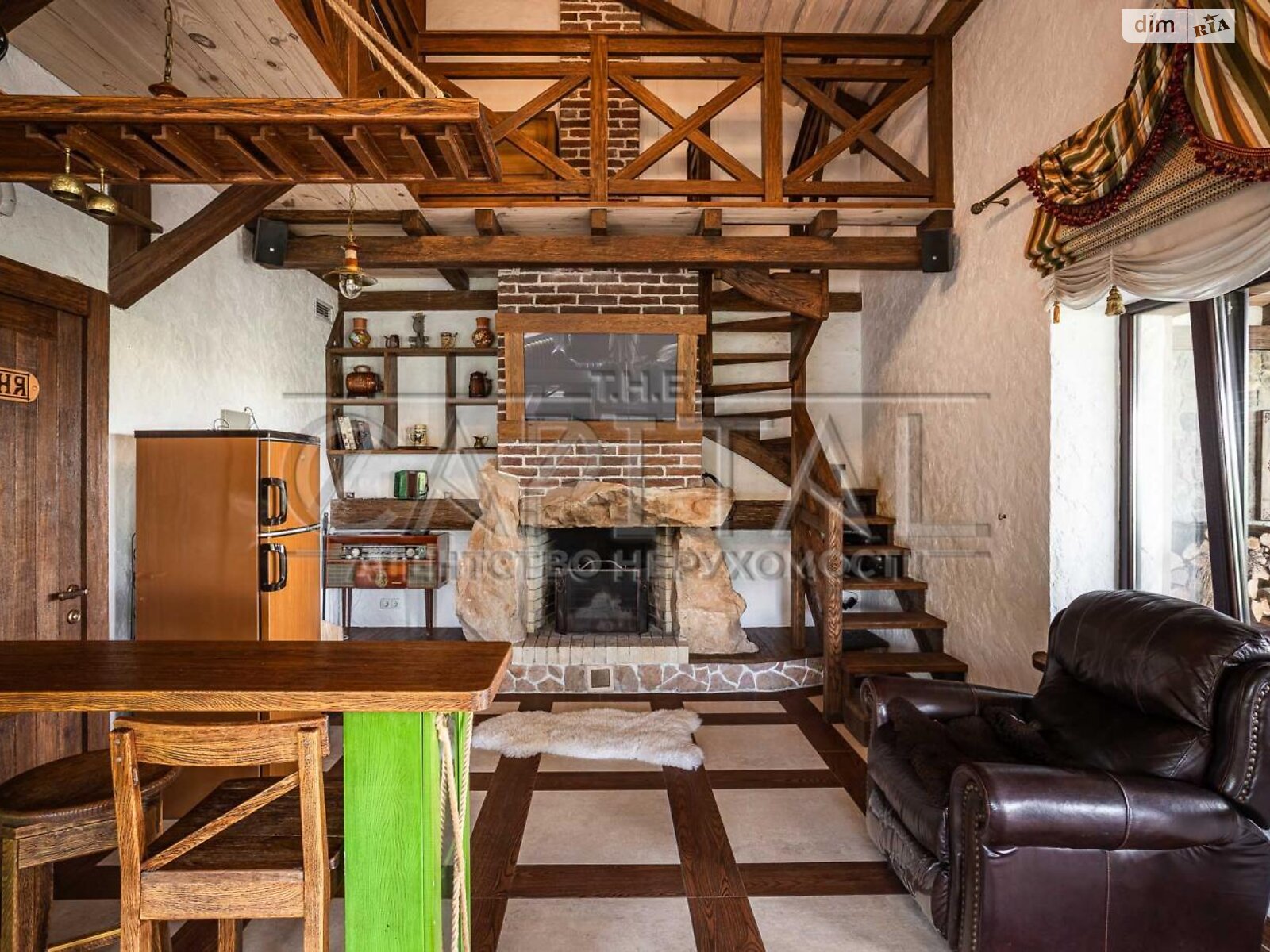 трехэтажный дом с балконом, 636.4 кв. м, кирпич. Продажа в Лютиже фото 1