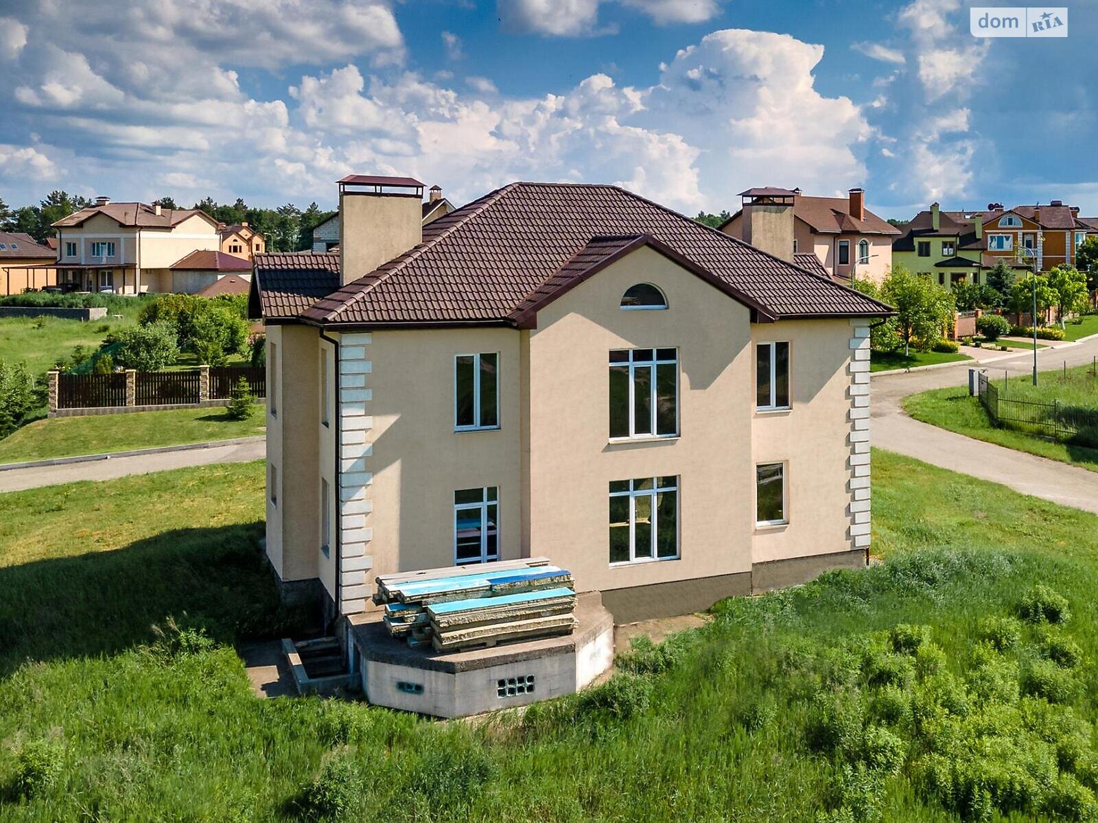 двухэтажный дом, 253 кв. м, кирпич. Продажа в Макарове район Березовка фото 1