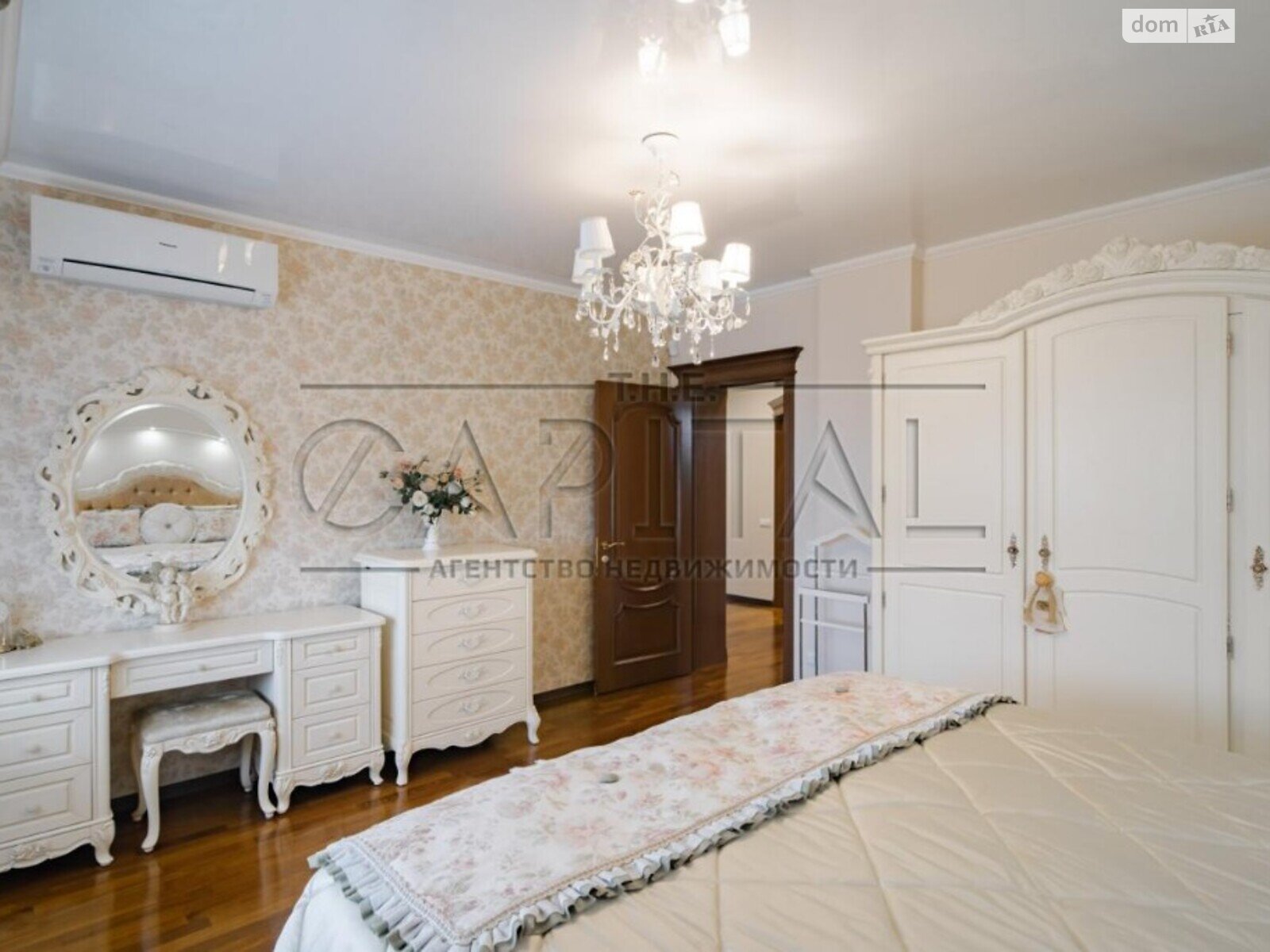 трехэтажный дом, 336 кв. м, кирпич. Продажа в Макарове район Макаров фото 1