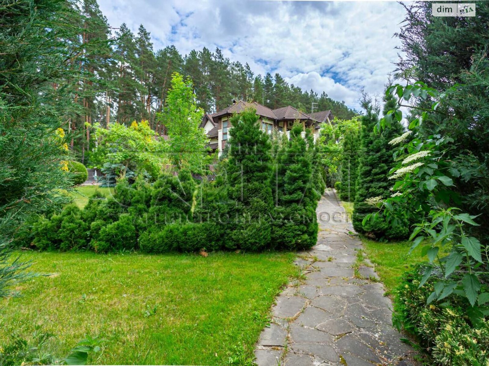 двухэтажный дом с гаражом, 589 кв. м, кирпич. Продажа в Макарове фото 1 двухэтажный дом с гаражом, 589 кв. м, кирпич. Продажа в Макарове фото 1