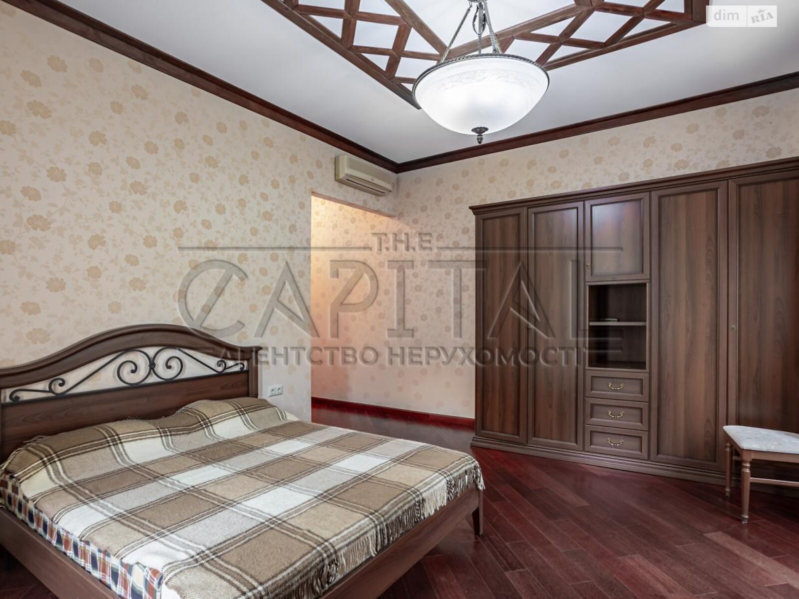 двухэтажный дом с гаражом, 589 кв. м, кирпич. Продажа в Макарове фото 1 двухэтажный дом с гаражом, 589 кв. м, кирпич. Продажа в Макарове фото 1