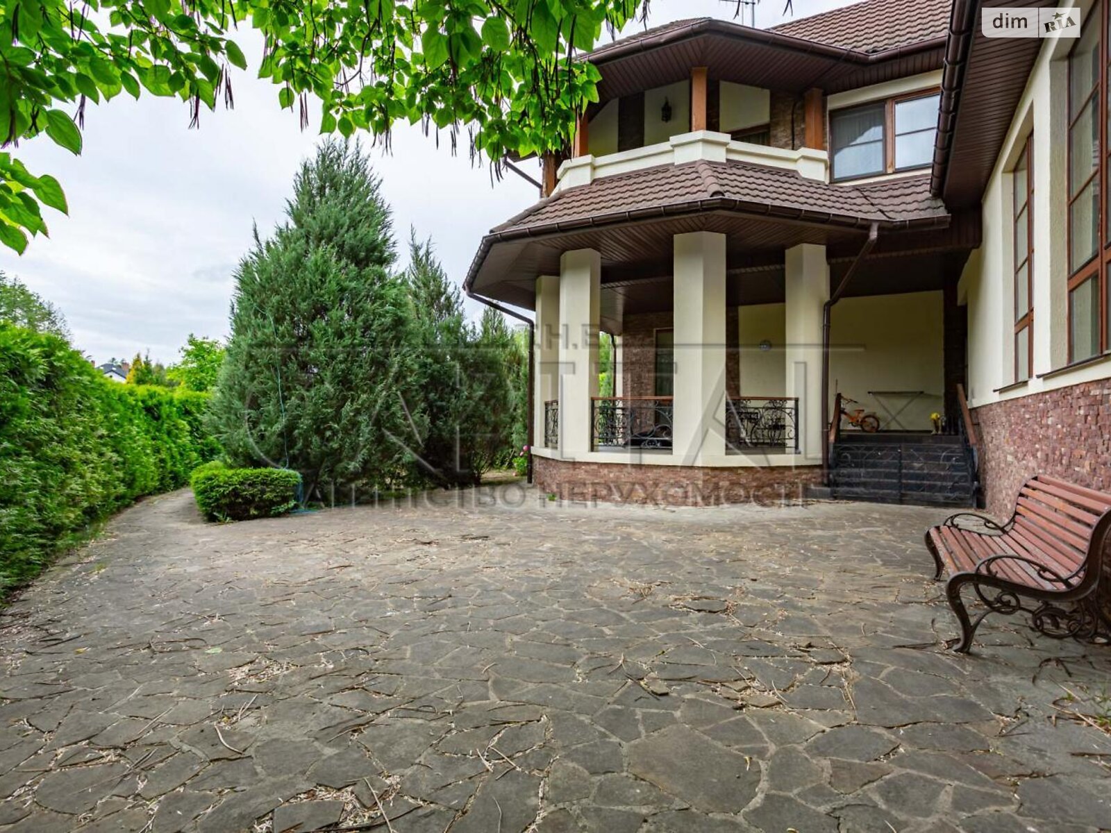 двухэтажный дом с гаражом, 589 кв. м, кирпич. Продажа в Макарове фото 1 двухэтажный дом с гаражом, 589 кв. м, кирпич. Продажа в Макарове фото 1