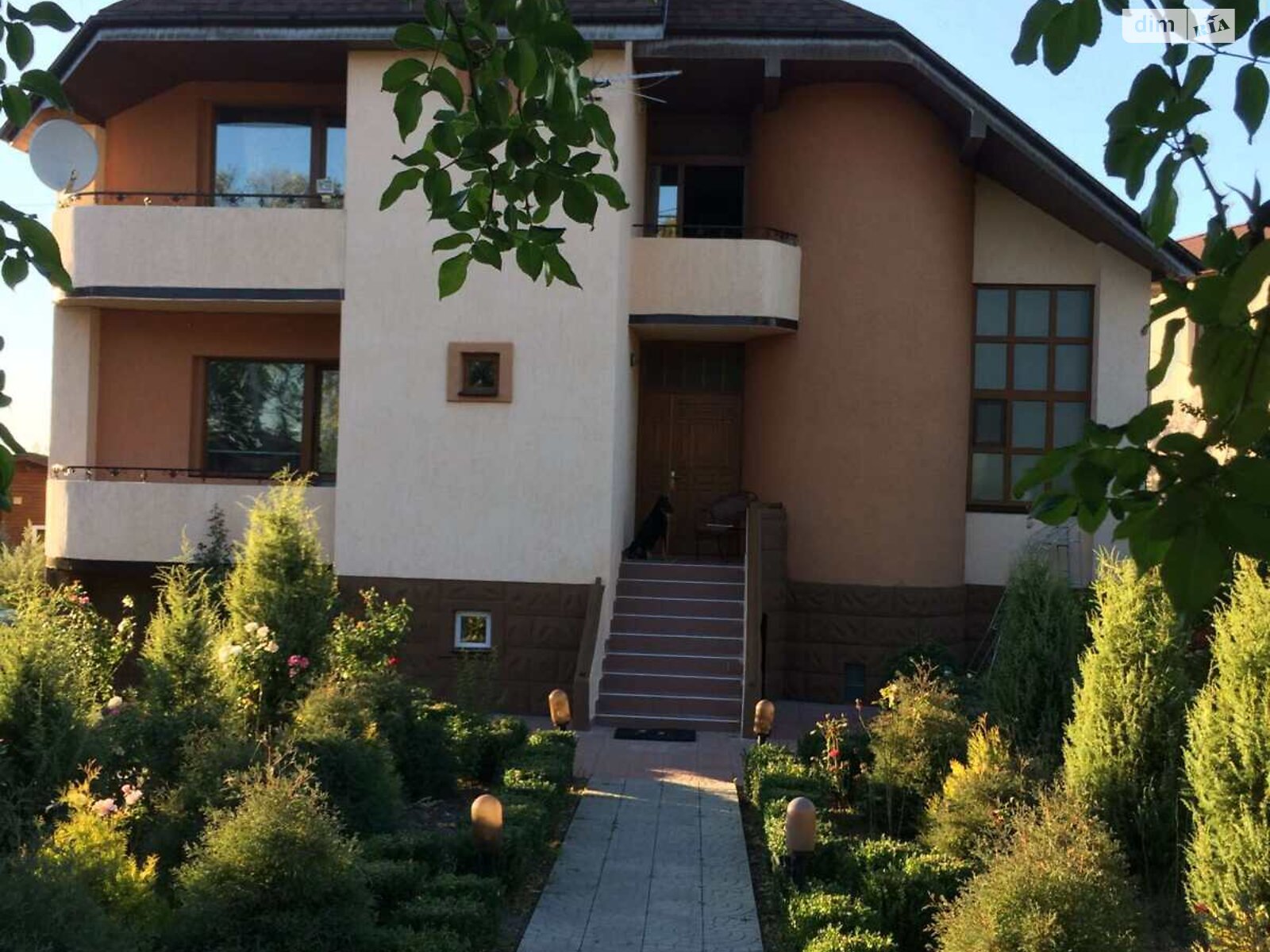 трехэтажный дом с верандой, 270 кв. м, кирпич. Продажа в Маковище фото 1 трехэтажный дом с верандой, 270 кв. м, кирпич. Продажа в Маковище фото 1
