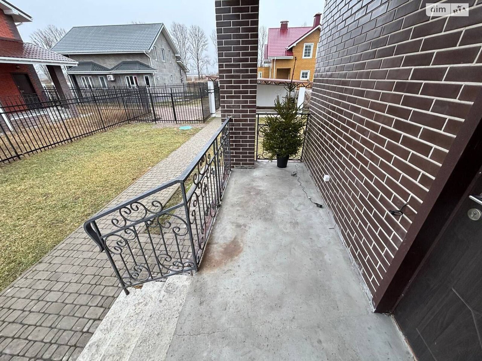 трехэтажный дом с отоплением, 179.5 кв. м, газобетон. Продажа в Малой Александровке фото 1 трехэтажный дом с отоплением, 179.5 кв. м, газобетон. Продажа в Малой Александровке фото 1