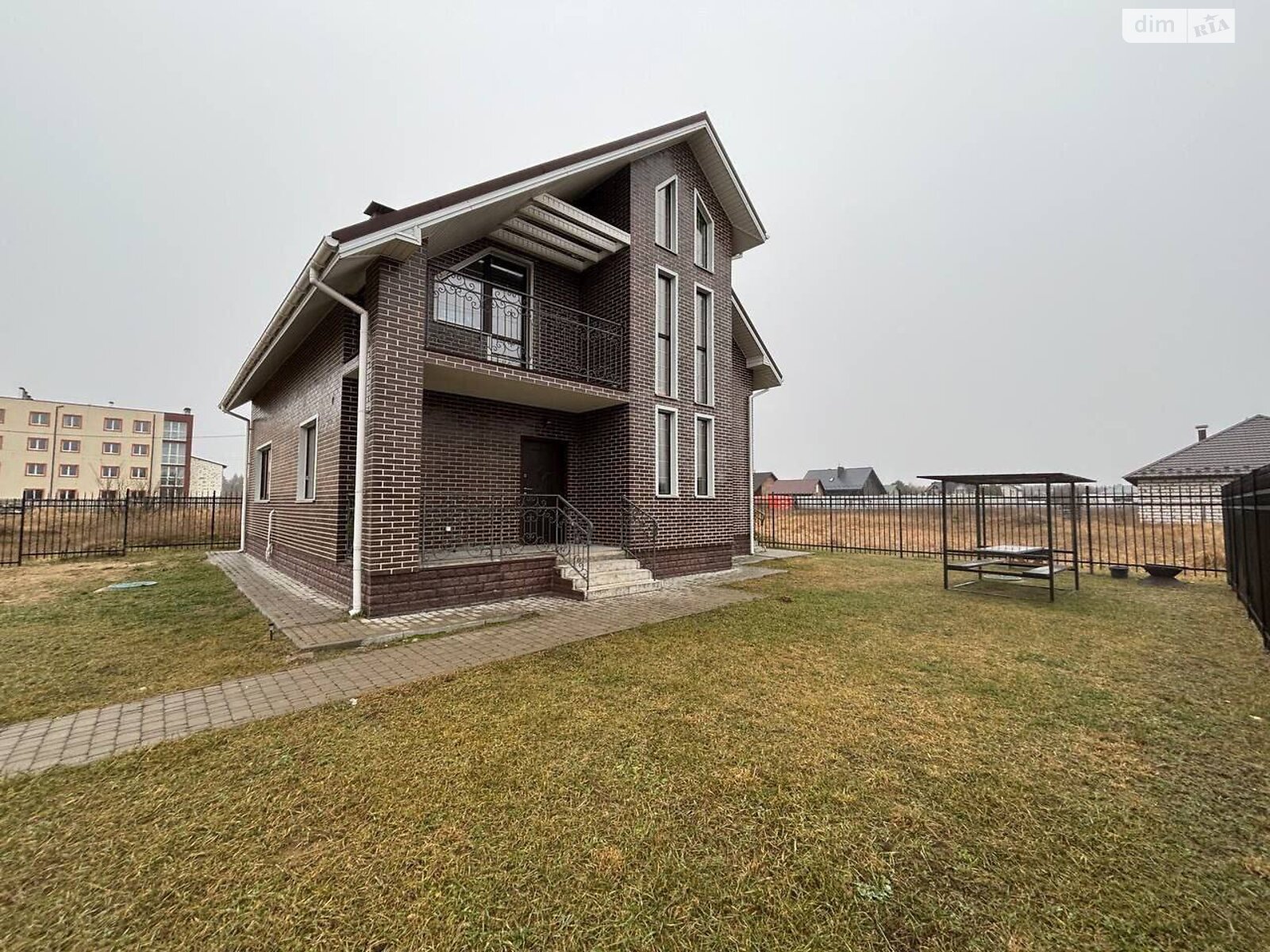 трехэтажный дом с отоплением, 179.5 кв. м, газобетон. Продажа в Малой Александровке фото 1 трехэтажный дом с отоплением, 179.5 кв. м, газобетон. Продажа в Малой Александровке фото 1