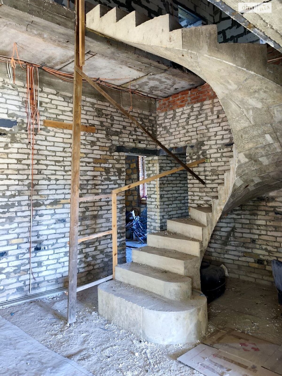 двухэтажный дом с балконом, 270.5 кв. м, кирпич. Продажа в Малой Даниловке фото 1 двухэтажный дом с балконом, 270.5 кв. м, кирпич. Продажа в Малой Даниловке фото 1