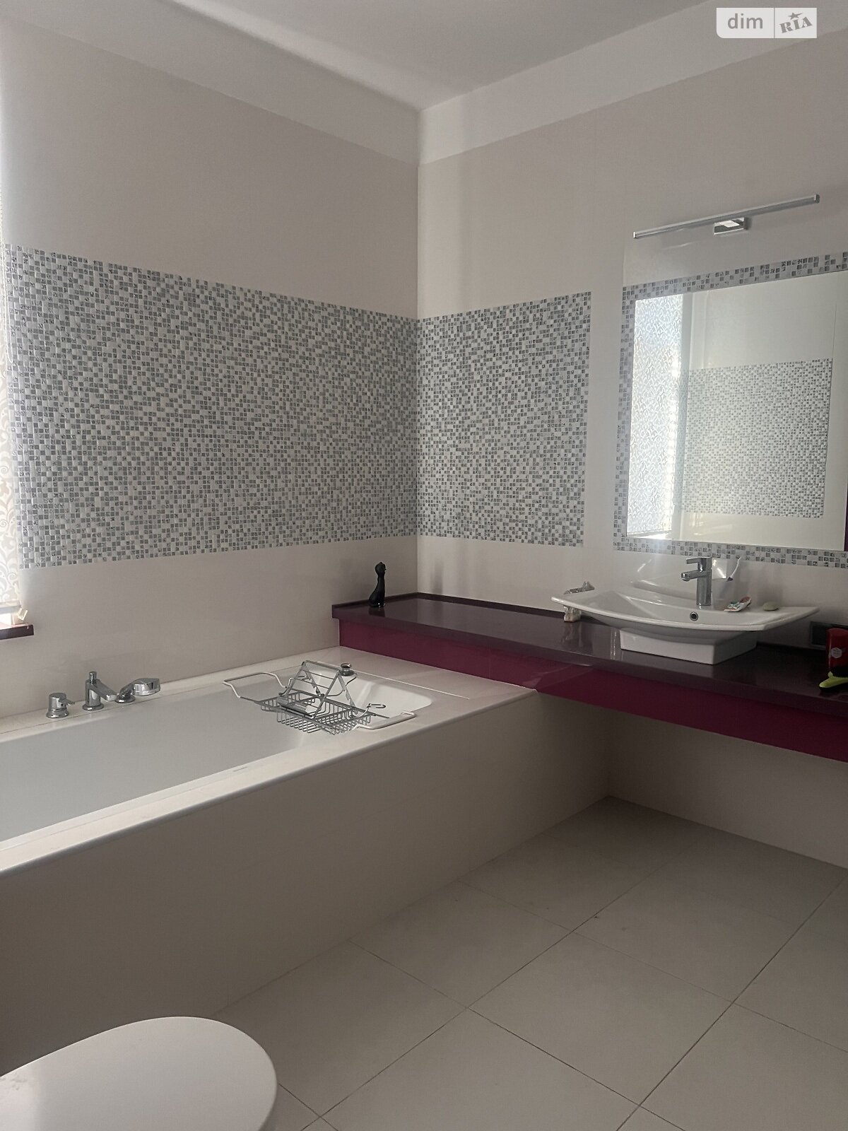 двоповерховий будинок з гаражем, 300 кв. м, кирпич. Продаж у Малютянці фото 1