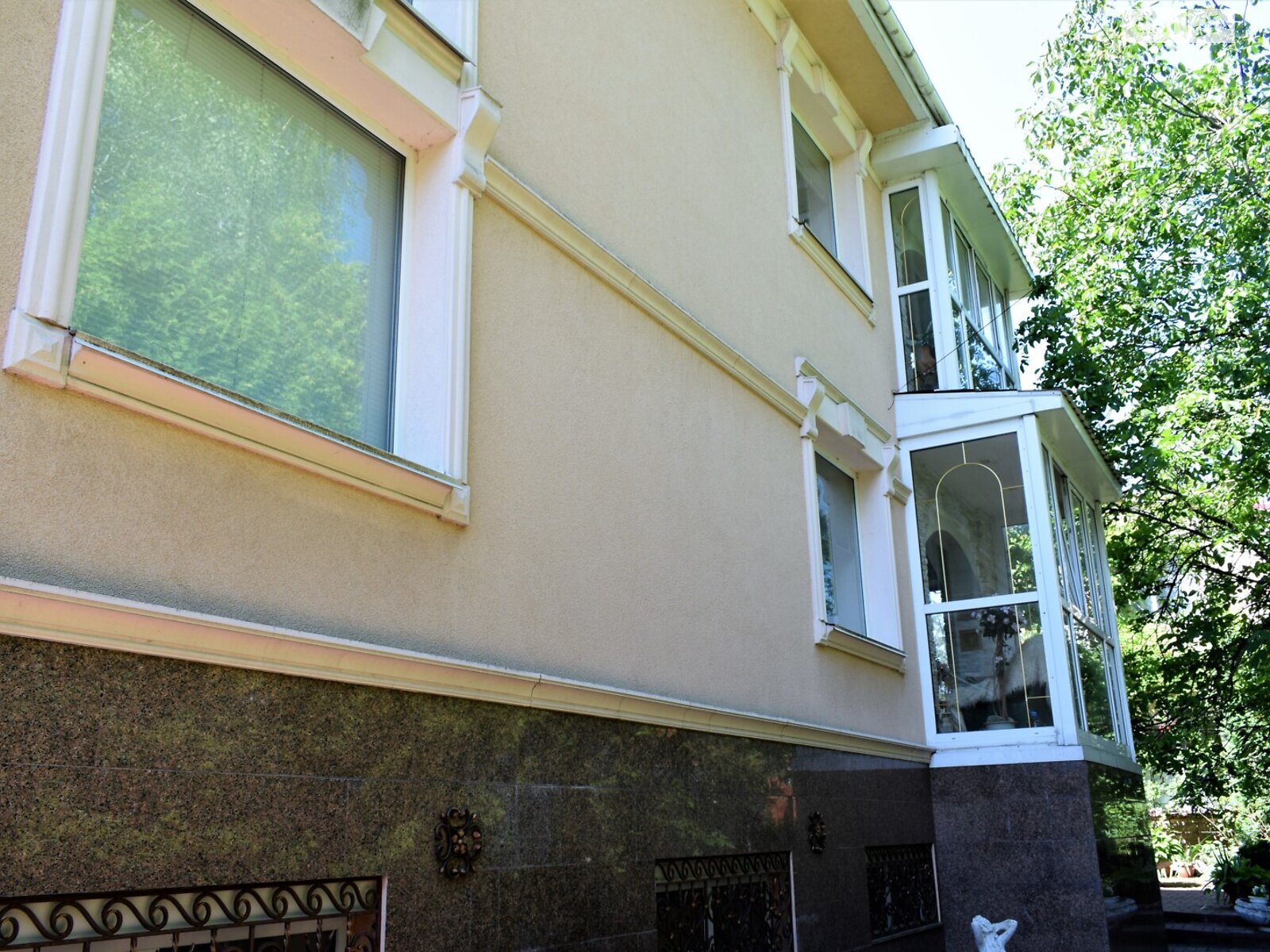 двоповерховий будинок з гаражем, 340 кв. м, цегла. Продаж у Малютянці фото 1 двоповерховий будинок з гаражем, 340 кв. м, цегла. Продаж у Малютянці фото 1