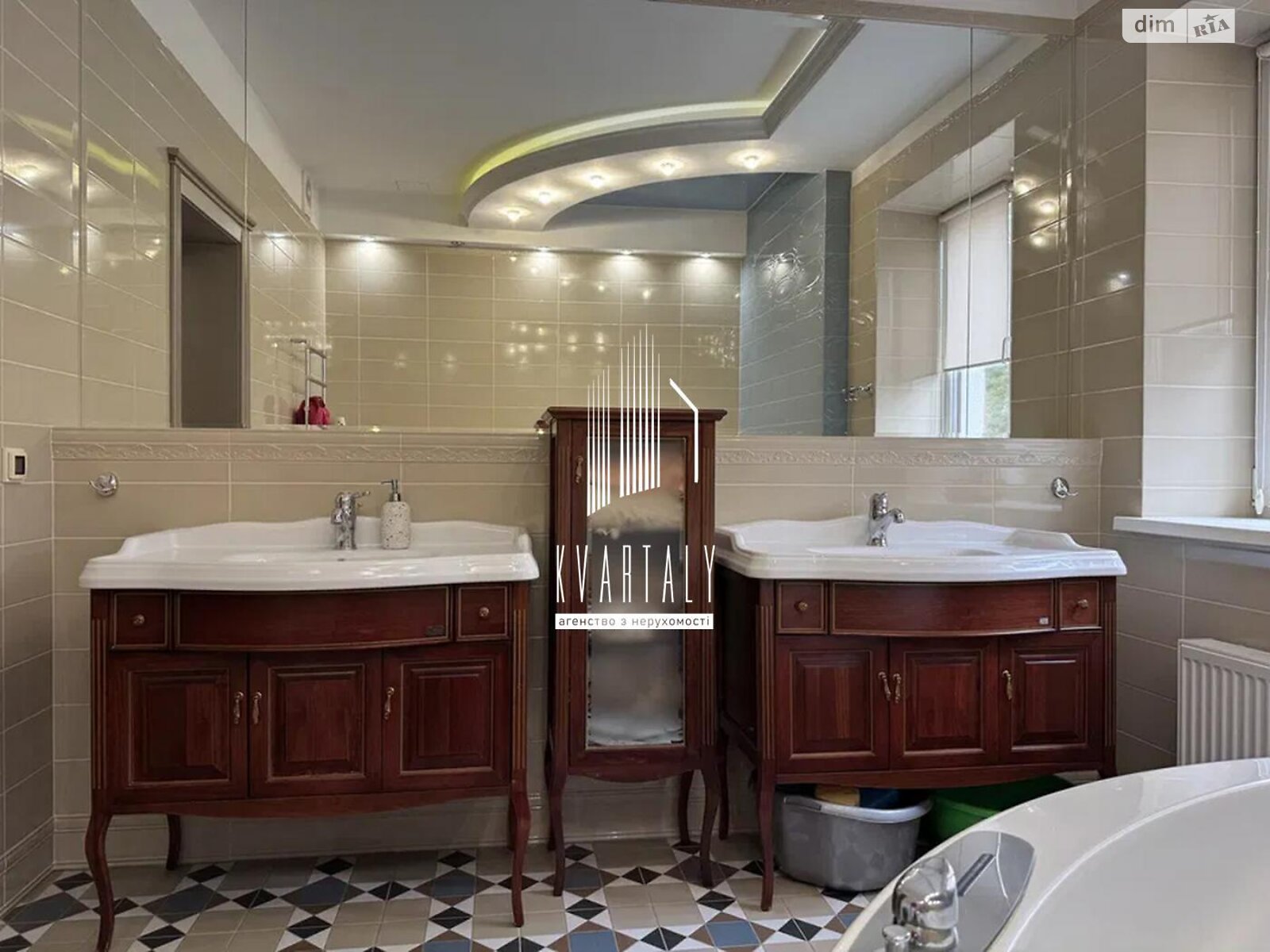 двухэтажный дом с гаражом, 324.5 кв. м, шлакоблок. Продажа в Мархалевке фото 1