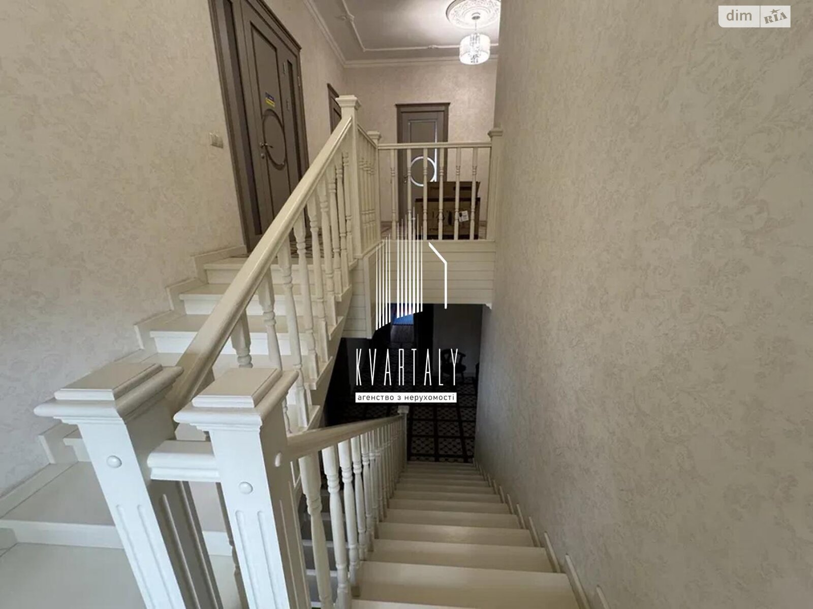 двухэтажный дом с гаражом, 324.5 кв. м, шлакоблок. Продажа в Мархалевке фото 1