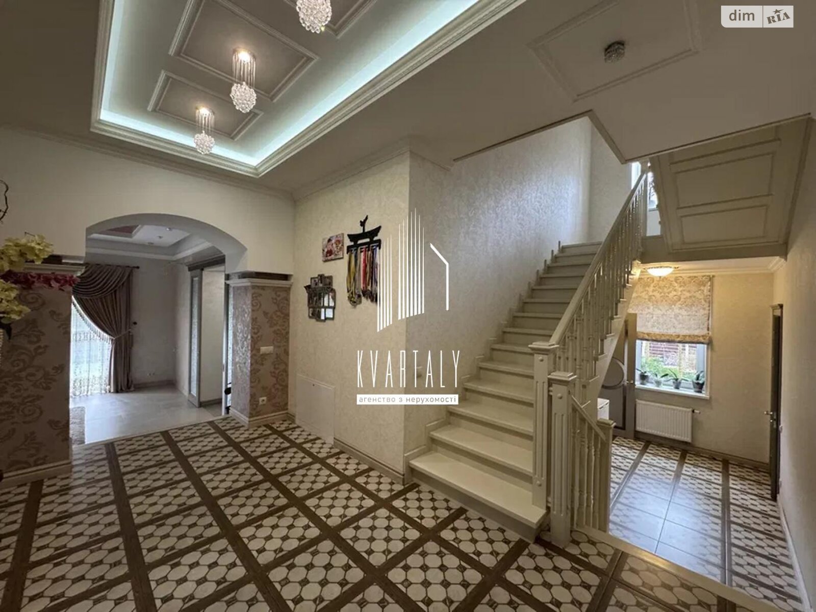 двухэтажный дом с гаражом, 324.5 кв. м, шлакоблок. Продажа в Мархалевке фото 1