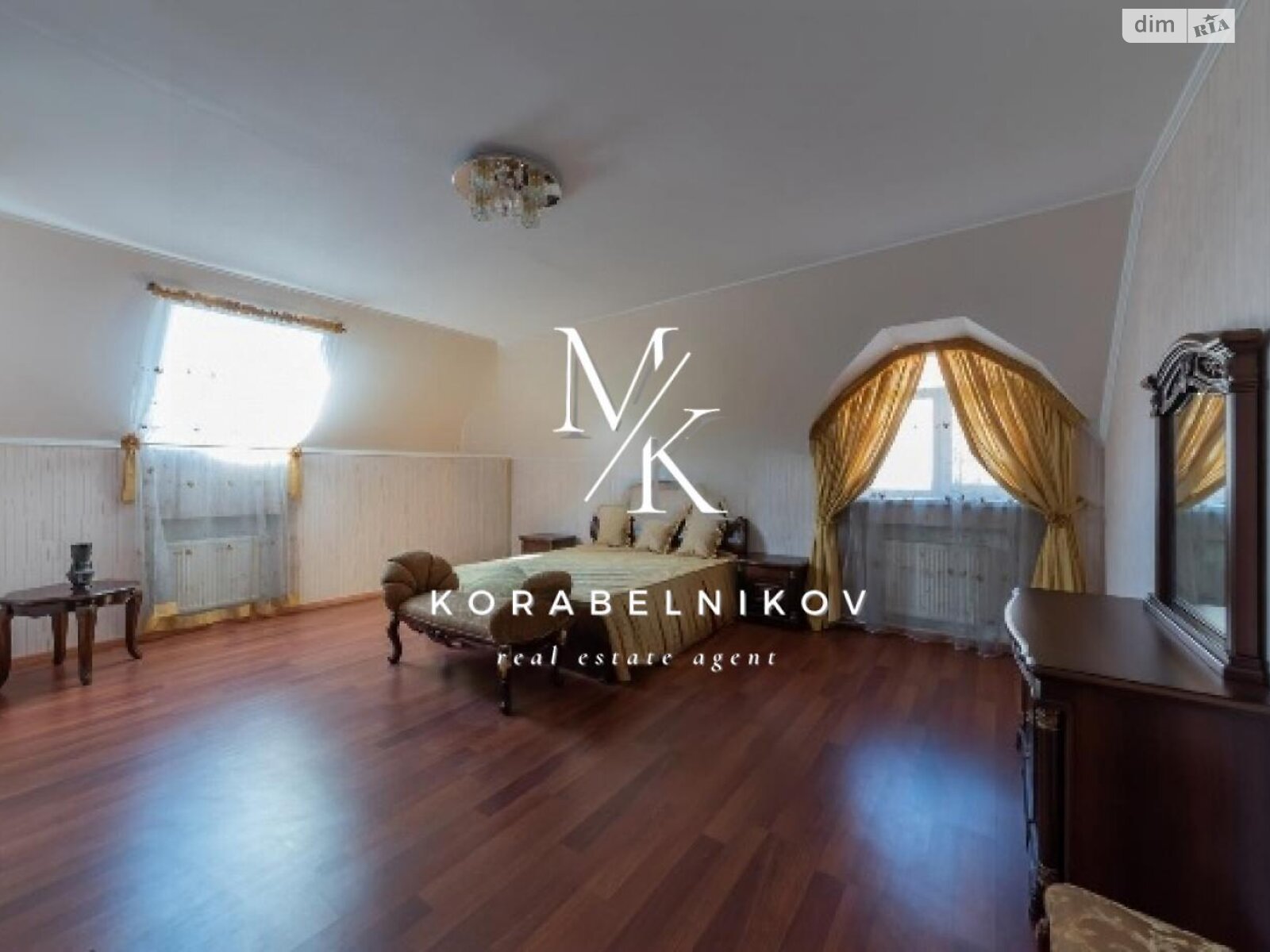 трехэтажный дом с гаражом, 460.5 кв. м, кирпич. Продажа в Мархалевке фото 1