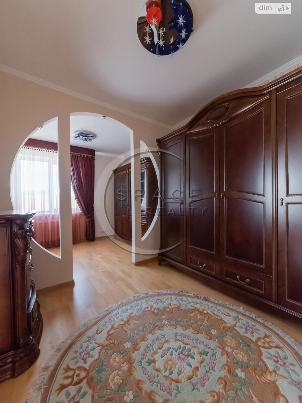 трехэтажный дом с гаражом, 460.5 кв. м, кирпич. Продажа в Мархалевке фото 1 трехэтажный дом с гаражом, 460.5 кв. м, кирпич. Продажа в Мархалевке фото 1