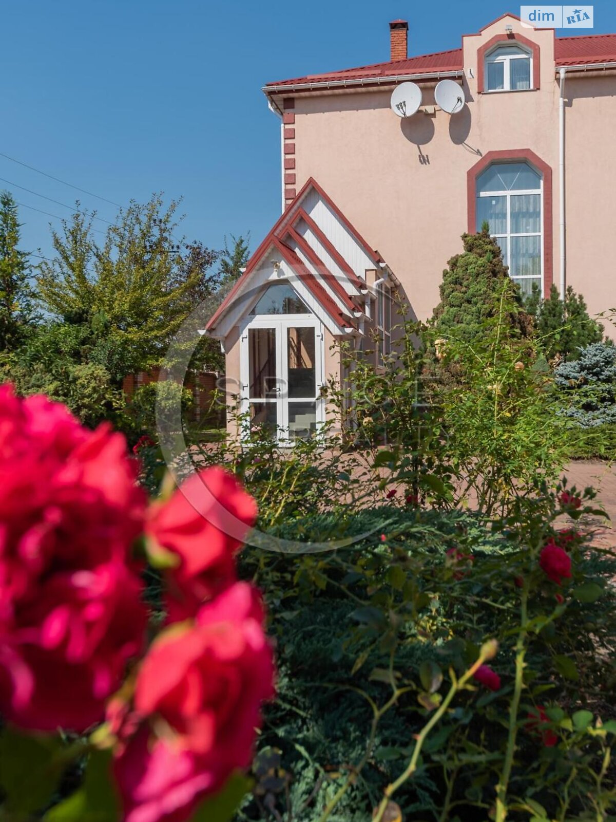 трехэтажный дом с гаражом, 460.5 кв. м, кирпич. Продажа в Мархалевке фото 1 трехэтажный дом с гаражом, 460.5 кв. м, кирпич. Продажа в Мархалевке фото 1