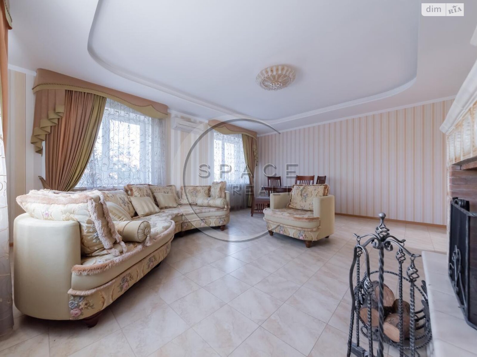 трехэтажный дом с гаражом, 460.5 кв. м, кирпич. Продажа в Мархалевке фото 1 трехэтажный дом с гаражом, 460.5 кв. м, кирпич. Продажа в Мархалевке фото 1
