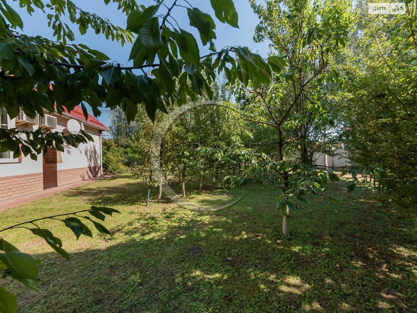 трехэтажный дом с гаражом, 460.5 кв. м, кирпич. Продажа в Мархалевке фото 1 трехэтажный дом с гаражом, 460.5 кв. м, кирпич. Продажа в Мархалевке фото 1