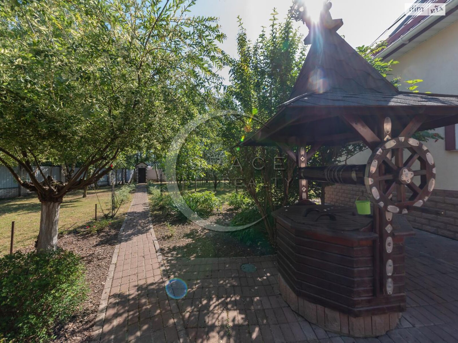 трехэтажный дом с гаражом, 460.5 кв. м, кирпич. Продажа в Мархалевке фото 1 трехэтажный дом с гаражом, 460.5 кв. м, кирпич. Продажа в Мархалевке фото 1