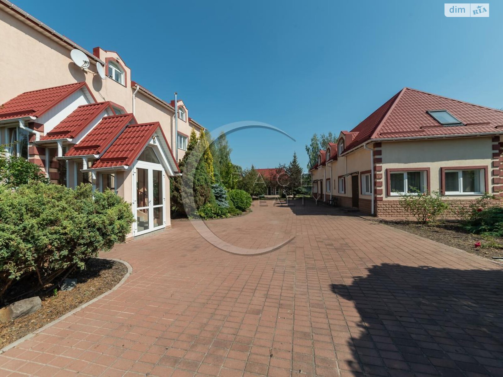 трехэтажный дом с гаражом, 460.5 кв. м, кирпич. Продажа в Мархалевке фото 1 трехэтажный дом с гаражом, 460.5 кв. м, кирпич. Продажа в Мархалевке фото 1