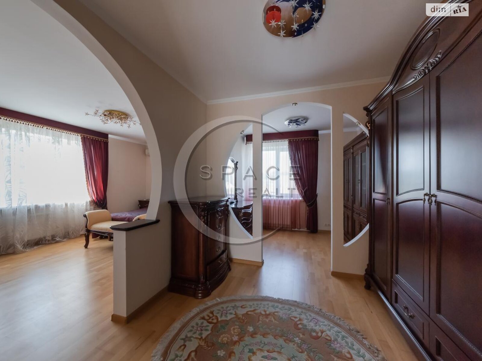 трехэтажный дом с гаражом, 460.5 кв. м, кирпич. Продажа в Мархалевке фото 1 трехэтажный дом с гаражом, 460.5 кв. м, кирпич. Продажа в Мархалевке фото 1