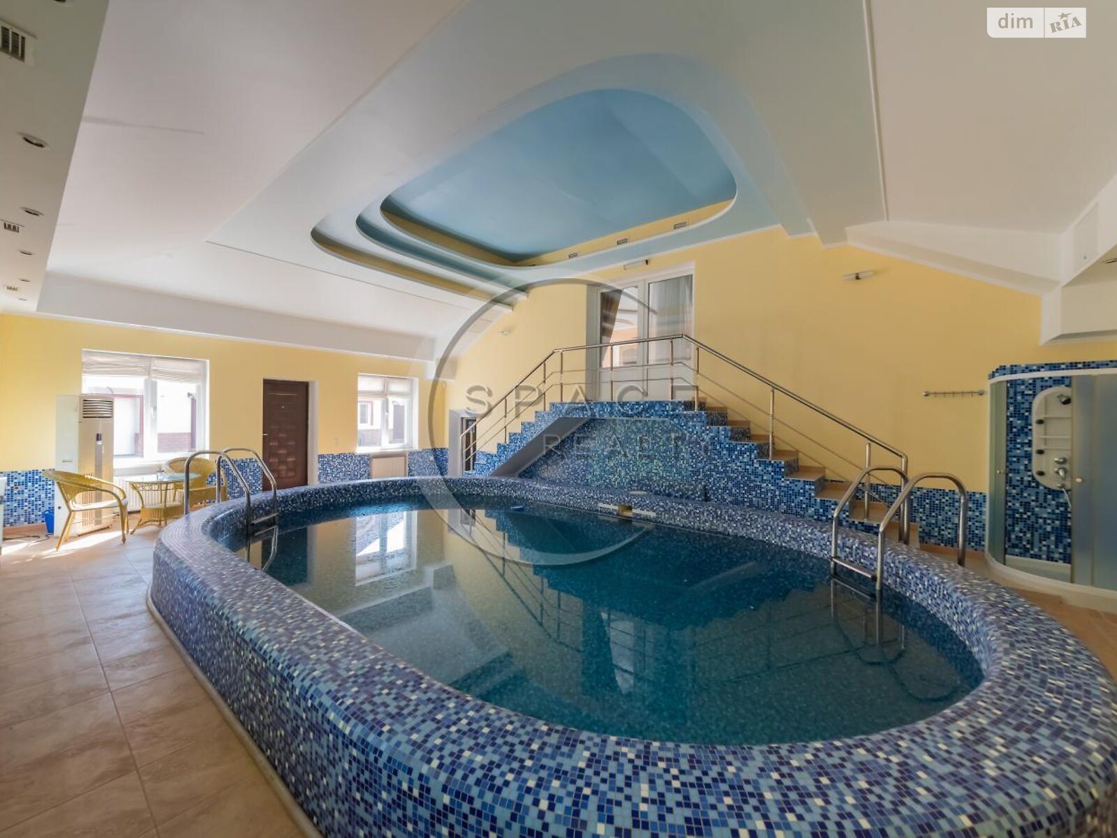 трехэтажный дом с гаражом, 460.5 кв. м, кирпич. Продажа в Мархалевке фото 1 трехэтажный дом с гаражом, 460.5 кв. м, кирпич. Продажа в Мархалевке фото 1