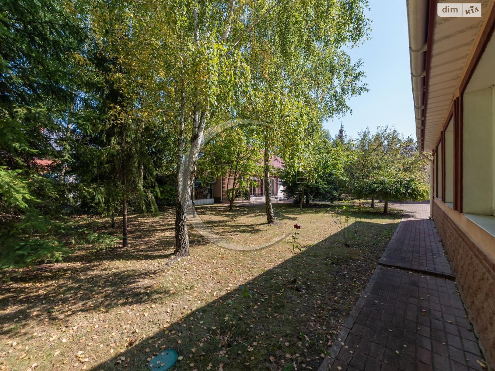 трехэтажный дом с гаражом, 460.5 кв. м, кирпич. Продажа в Мархалевке фото 1 трехэтажный дом с гаражом, 460.5 кв. м, кирпич. Продажа в Мархалевке фото 1