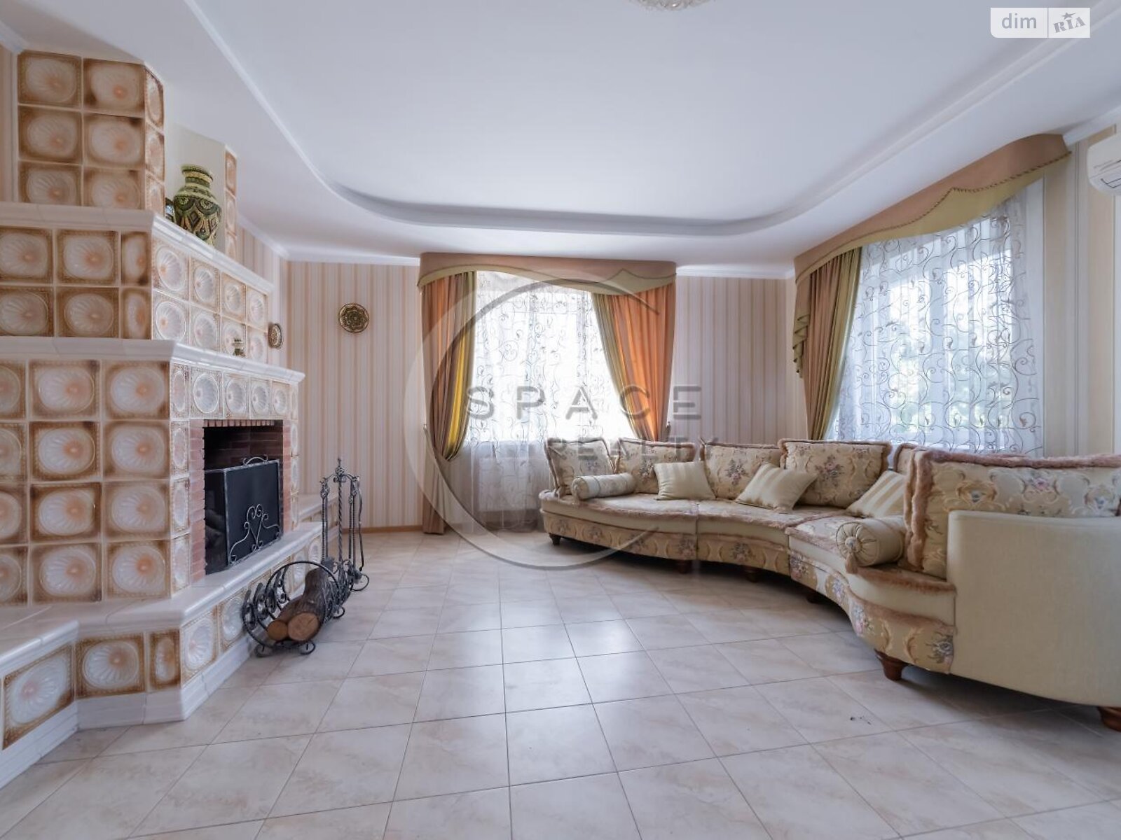 трехэтажный дом с гаражом, 460.5 кв. м, кирпич. Продажа в Мархалевке фото 1 трехэтажный дом с гаражом, 460.5 кв. м, кирпич. Продажа в Мархалевке фото 1