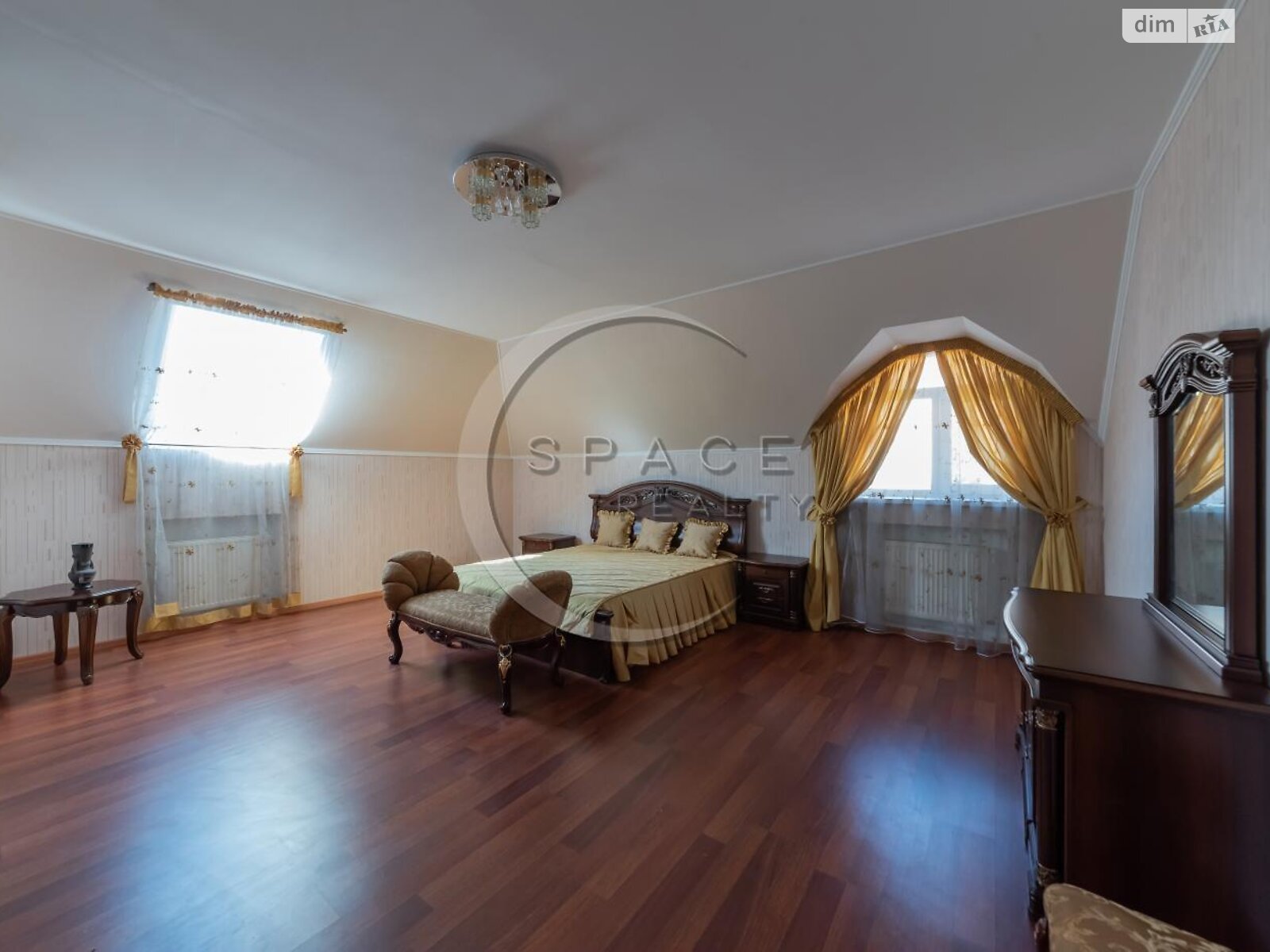 трехэтажный дом с гаражом, 460.5 кв. м, кирпич. Продажа в Мархалевке фото 1 трехэтажный дом с гаражом, 460.5 кв. м, кирпич. Продажа в Мархалевке фото 1