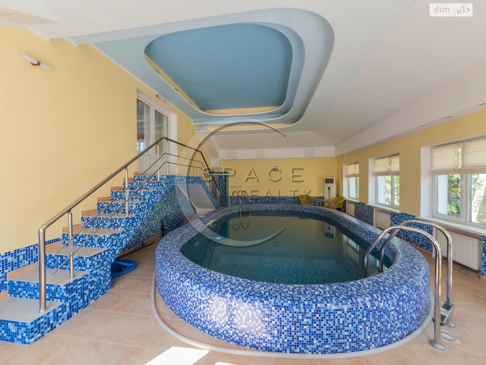 трехэтажный дом с гаражом, 460.5 кв. м, кирпич. Продажа в Мархалевке фото 1 трехэтажный дом с гаражом, 460.5 кв. м, кирпич. Продажа в Мархалевке фото 1