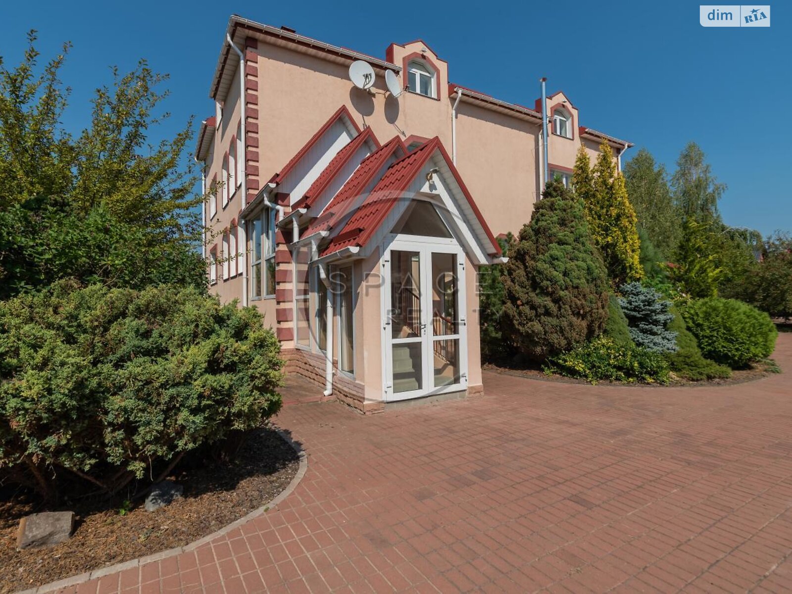 трехэтажный дом с гаражом, 460.5 кв. м, кирпич. Продажа в Мархалевке фото 1 трехэтажный дом с гаражом, 460.5 кв. м, кирпич. Продажа в Мархалевке фото 1