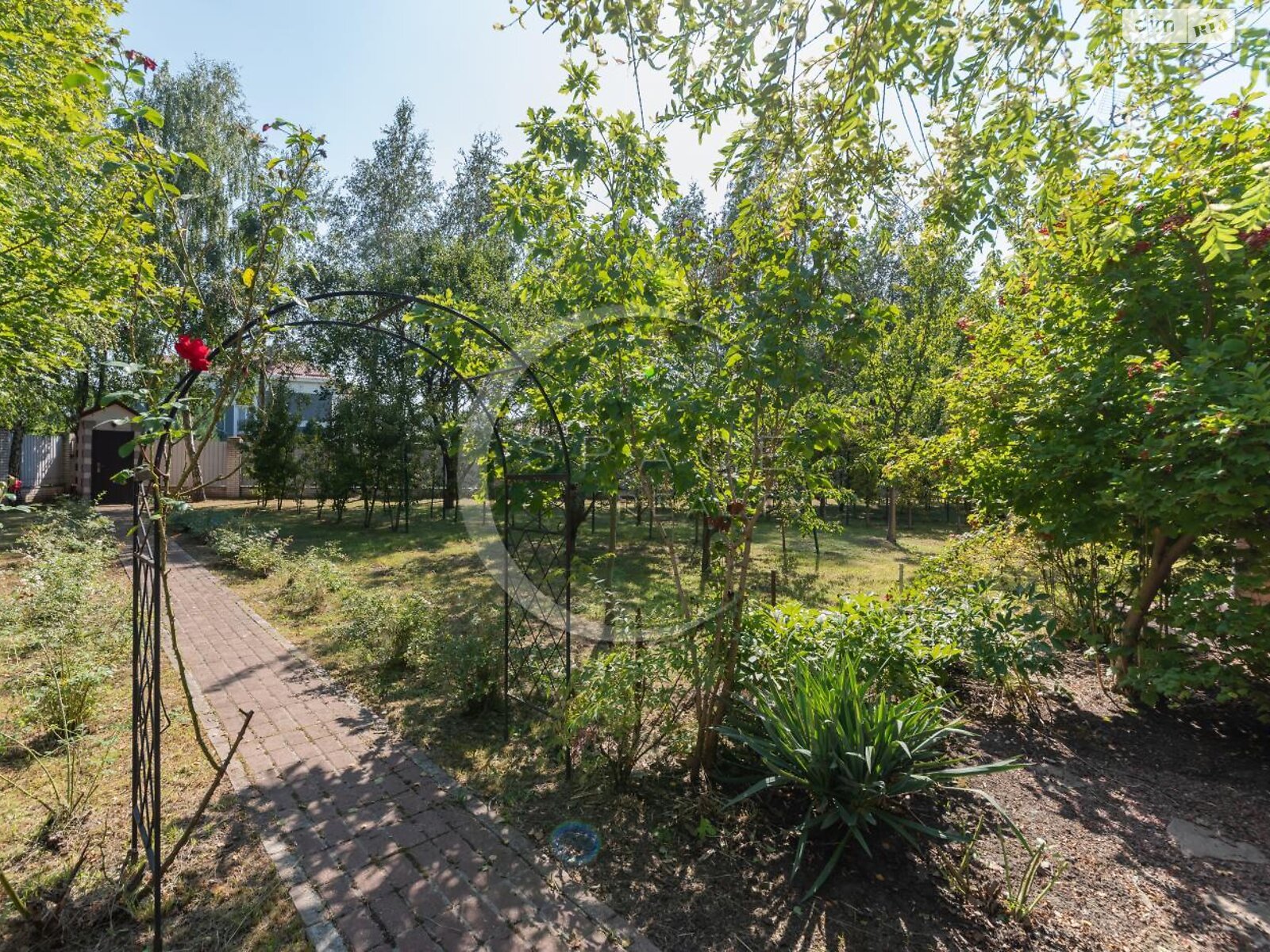 трехэтажный дом с гаражом, 460.5 кв. м, кирпич. Продажа в Мархалевке фото 1 трехэтажный дом с гаражом, 460.5 кв. м, кирпич. Продажа в Мархалевке фото 1