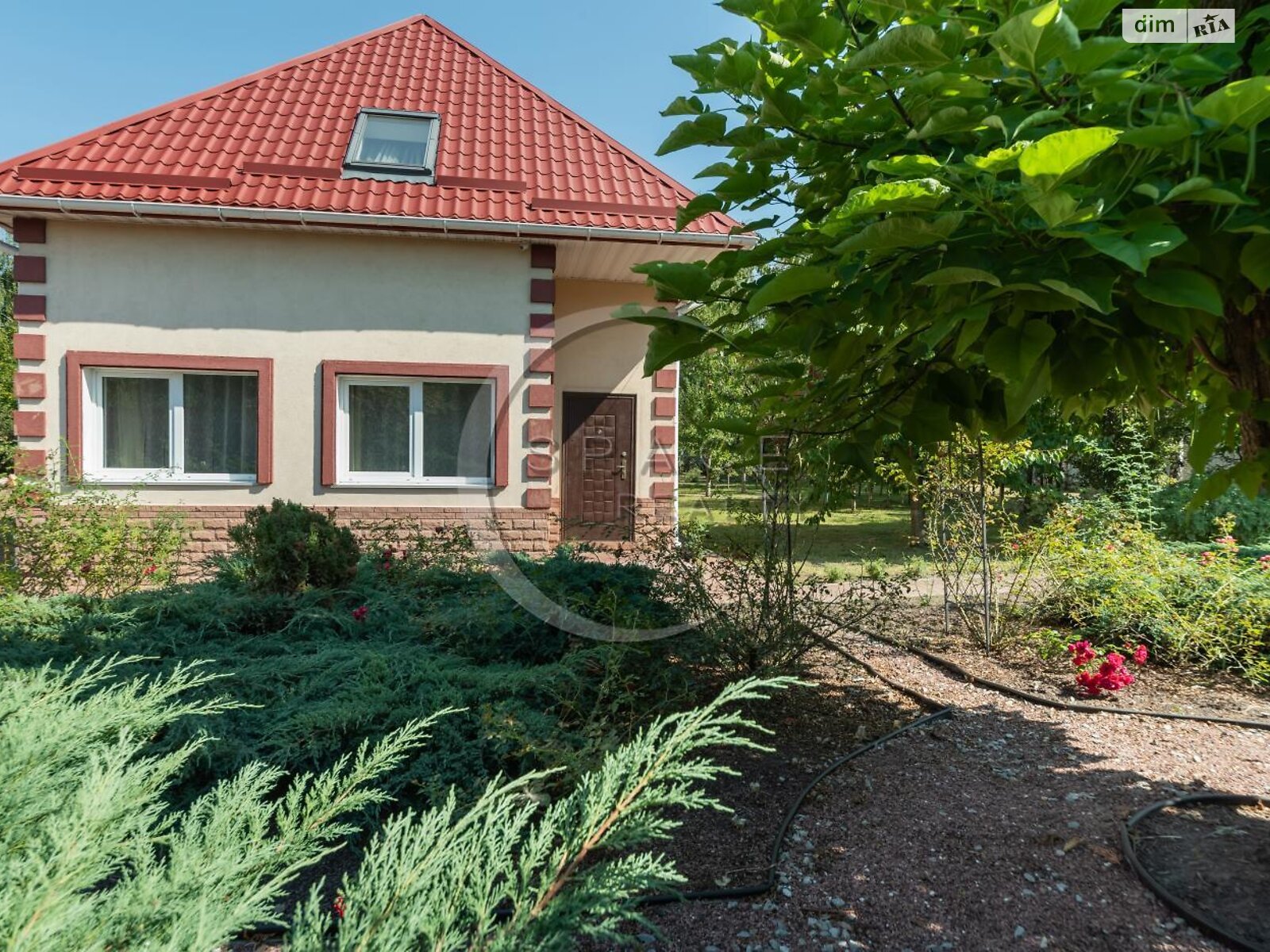 трехэтажный дом с гаражом, 460.5 кв. м, кирпич. Продажа в Мархалевке фото 1 трехэтажный дом с гаражом, 460.5 кв. м, кирпич. Продажа в Мархалевке фото 1