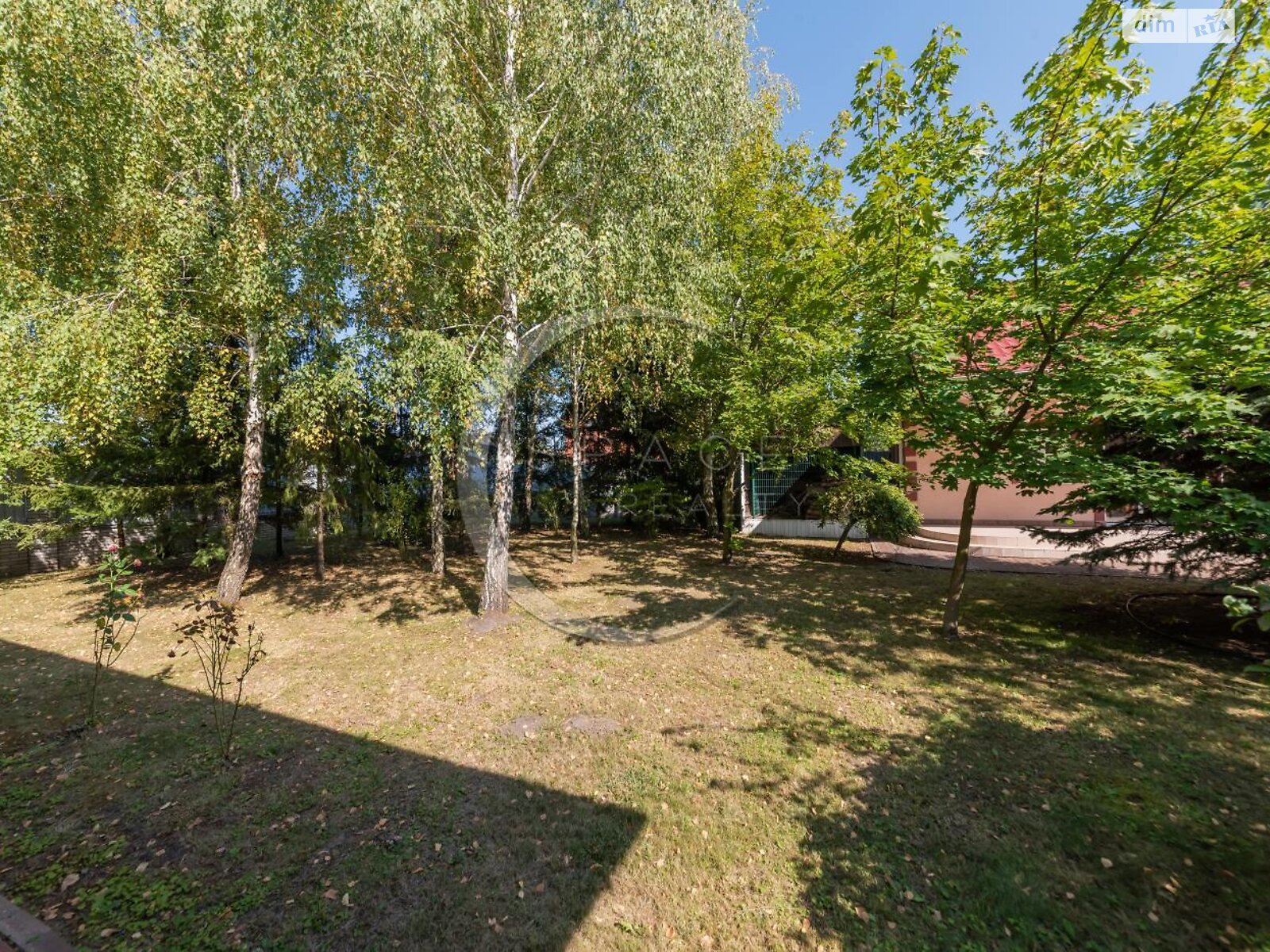 трехэтажный дом с гаражом, 460.5 кв. м, кирпич. Продажа в Мархалевке фото 1 трехэтажный дом с гаражом, 460.5 кв. м, кирпич. Продажа в Мархалевке фото 1