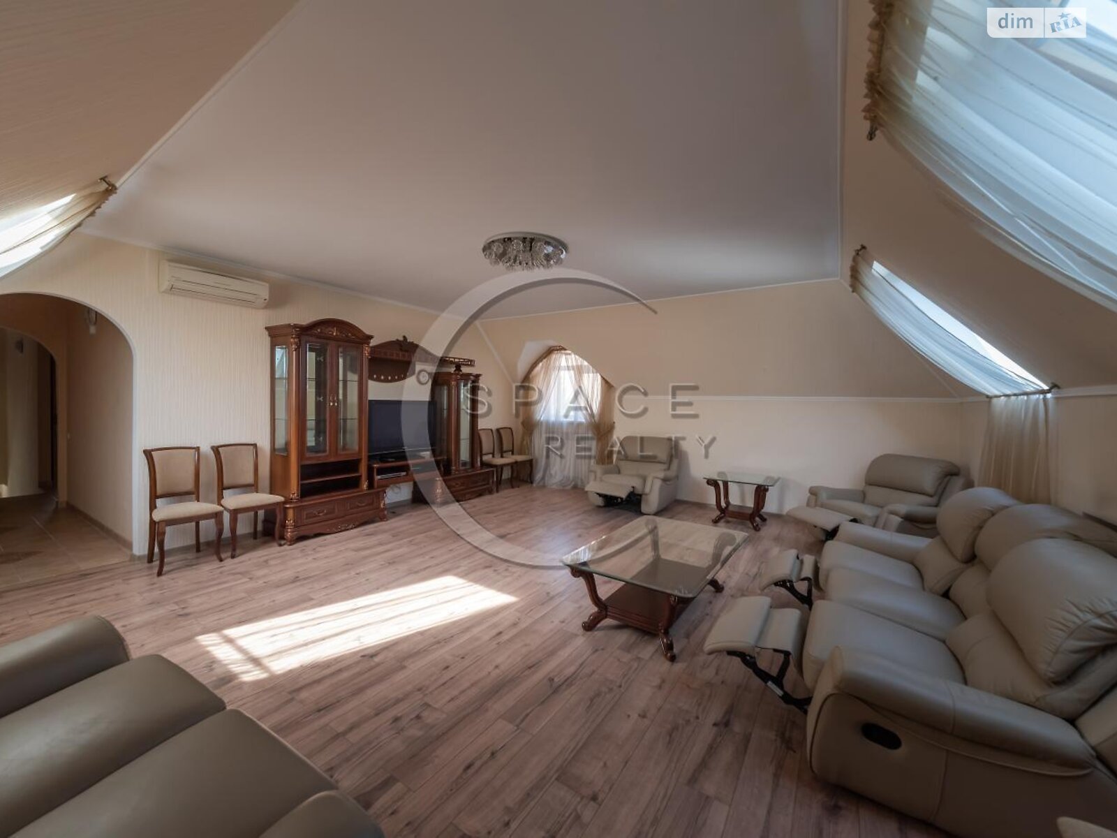 трехэтажный дом с гаражом, 460.5 кв. м, кирпич. Продажа в Мархалевке фото 1 трехэтажный дом с гаражом, 460.5 кв. м, кирпич. Продажа в Мархалевке фото 1