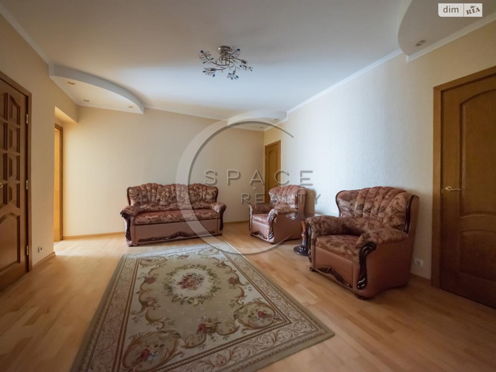 трехэтажный дом с гаражом, 460.5 кв. м, кирпич. Продажа в Мархалевке фото 1 трехэтажный дом с гаражом, 460.5 кв. м, кирпич. Продажа в Мархалевке фото 1
