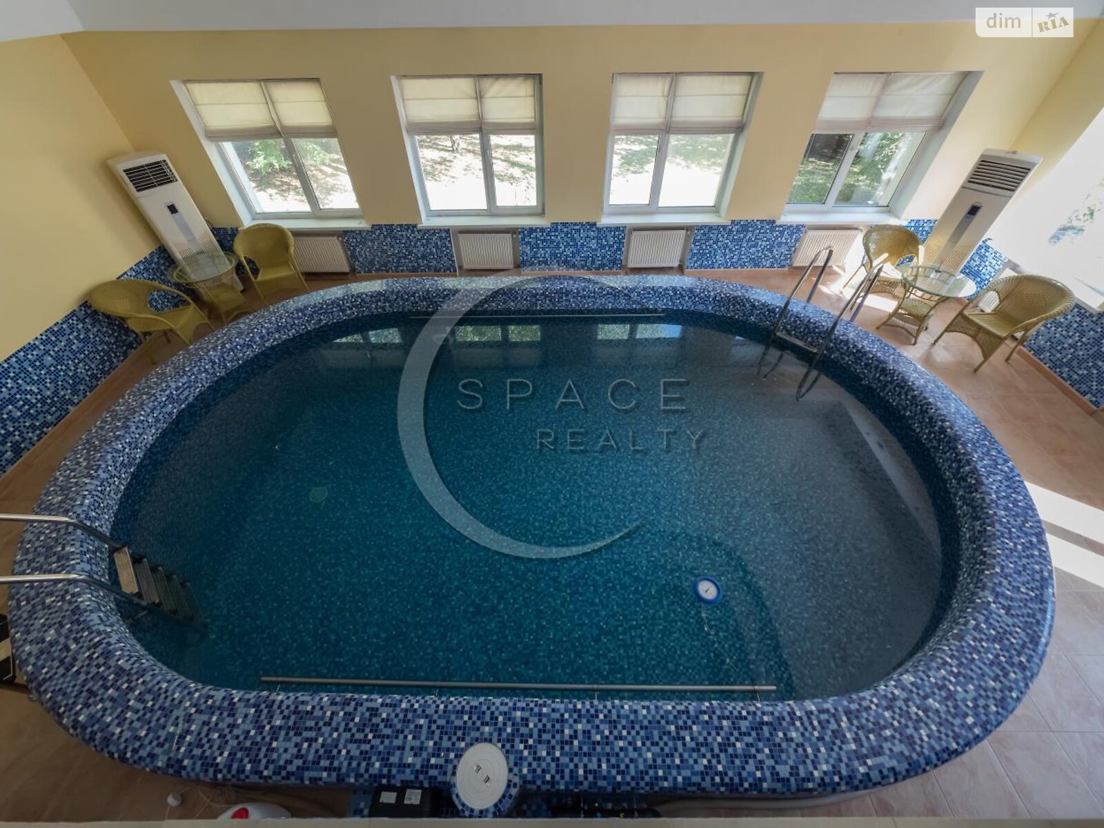 трехэтажный дом с гаражом, 460.5 кв. м, кирпич. Продажа в Мархалевке фото 1 трехэтажный дом с гаражом, 460.5 кв. м, кирпич. Продажа в Мархалевке фото 1