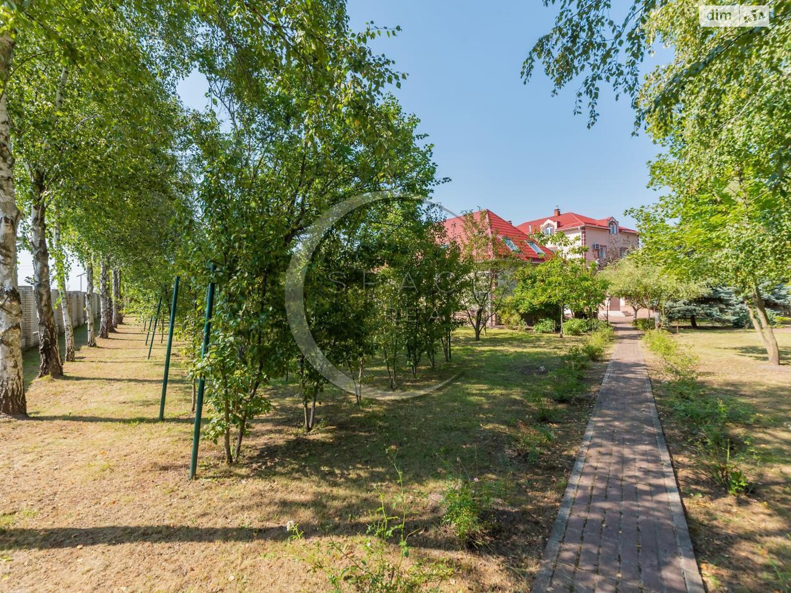 трехэтажный дом с гаражом, 460.5 кв. м, кирпич. Продажа в Мархалевке фото 1 трехэтажный дом с гаражом, 460.5 кв. м, кирпич. Продажа в Мархалевке фото 1